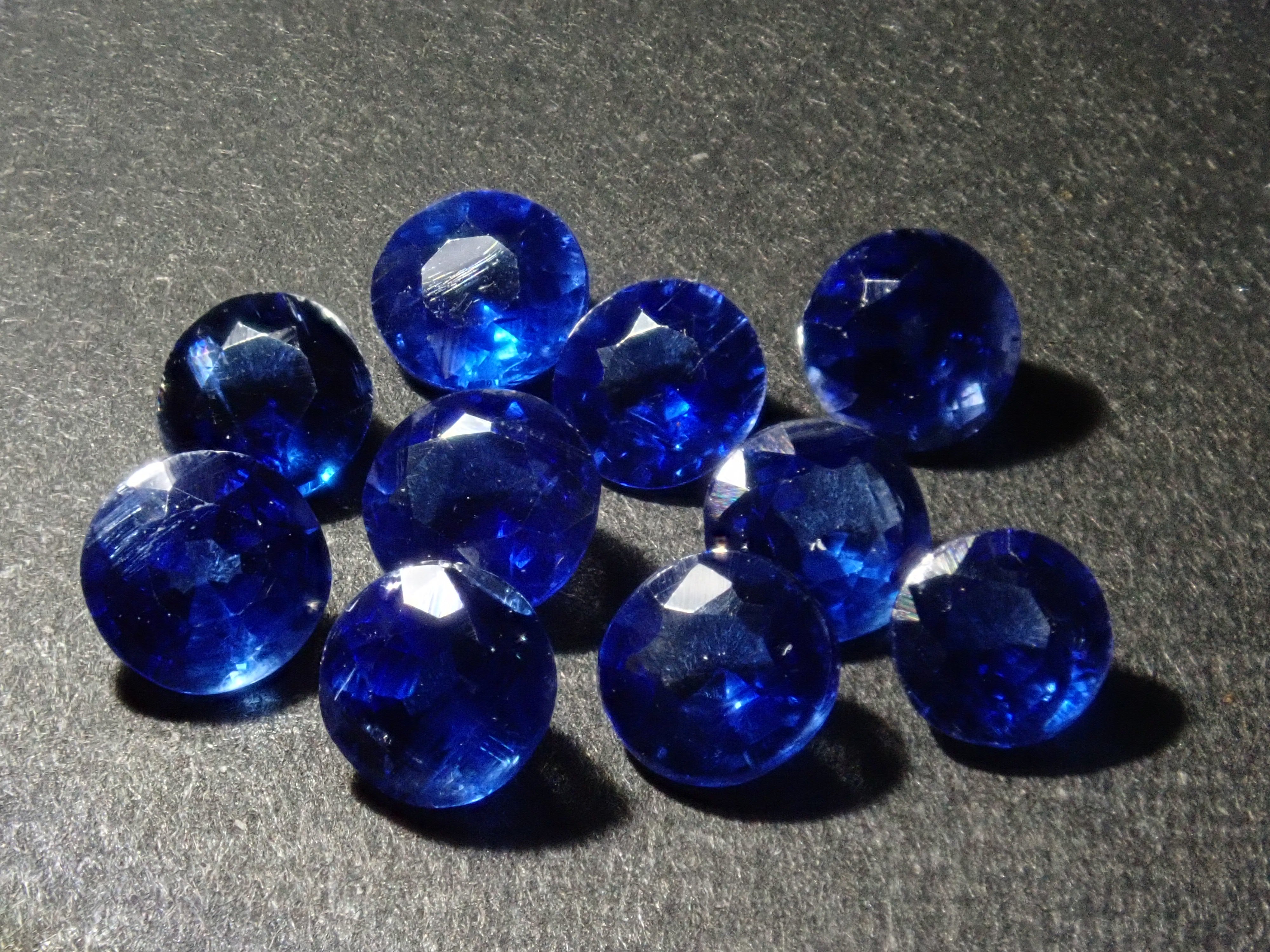 ネパール産カイヤナイト1石ルース(ロイヤルブルーカラー,4mm,ラウンドカット)《複数購入割引有》