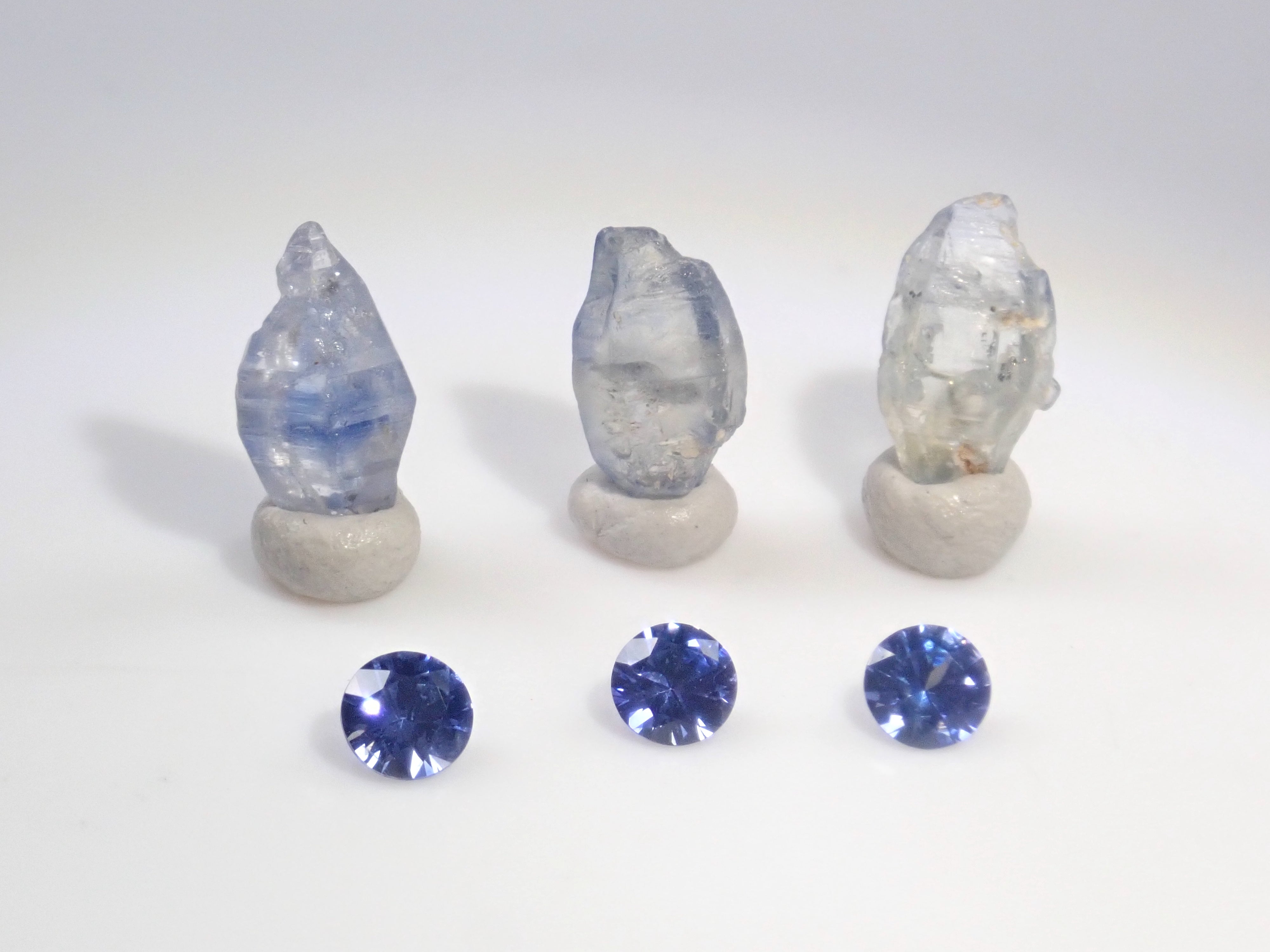 《限定9セット》スリランカ産サファイア(3.0-3.5mm,ラウンドカット)・スリランカ産グラスボディ2石セット《複数購入割引有り》