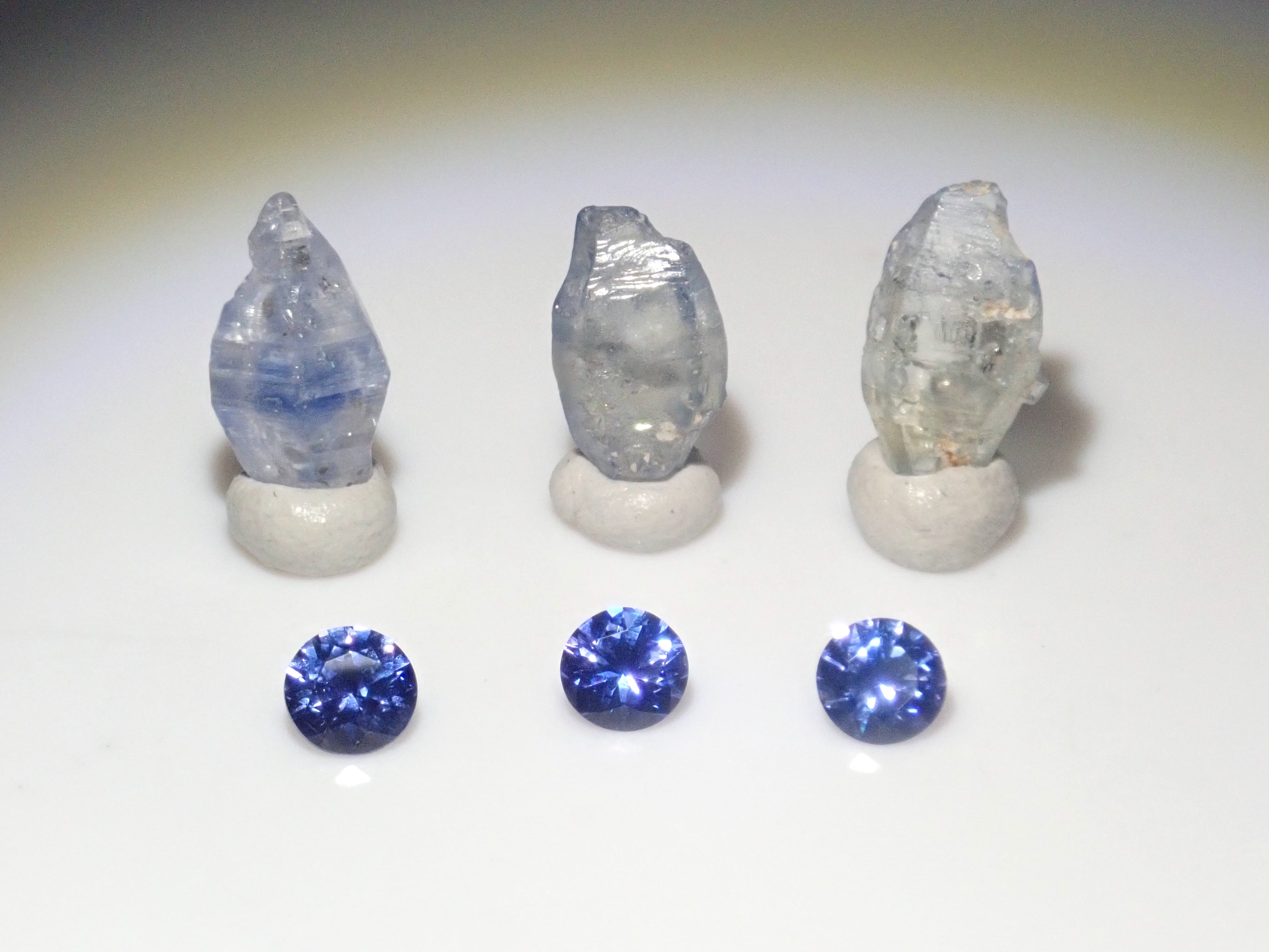 《限定9セット》スリランカ産サファイア(3.0-3.5mm,ラウンドカット)・スリランカ産グラスボディ2石セット《複数購入割引有り》