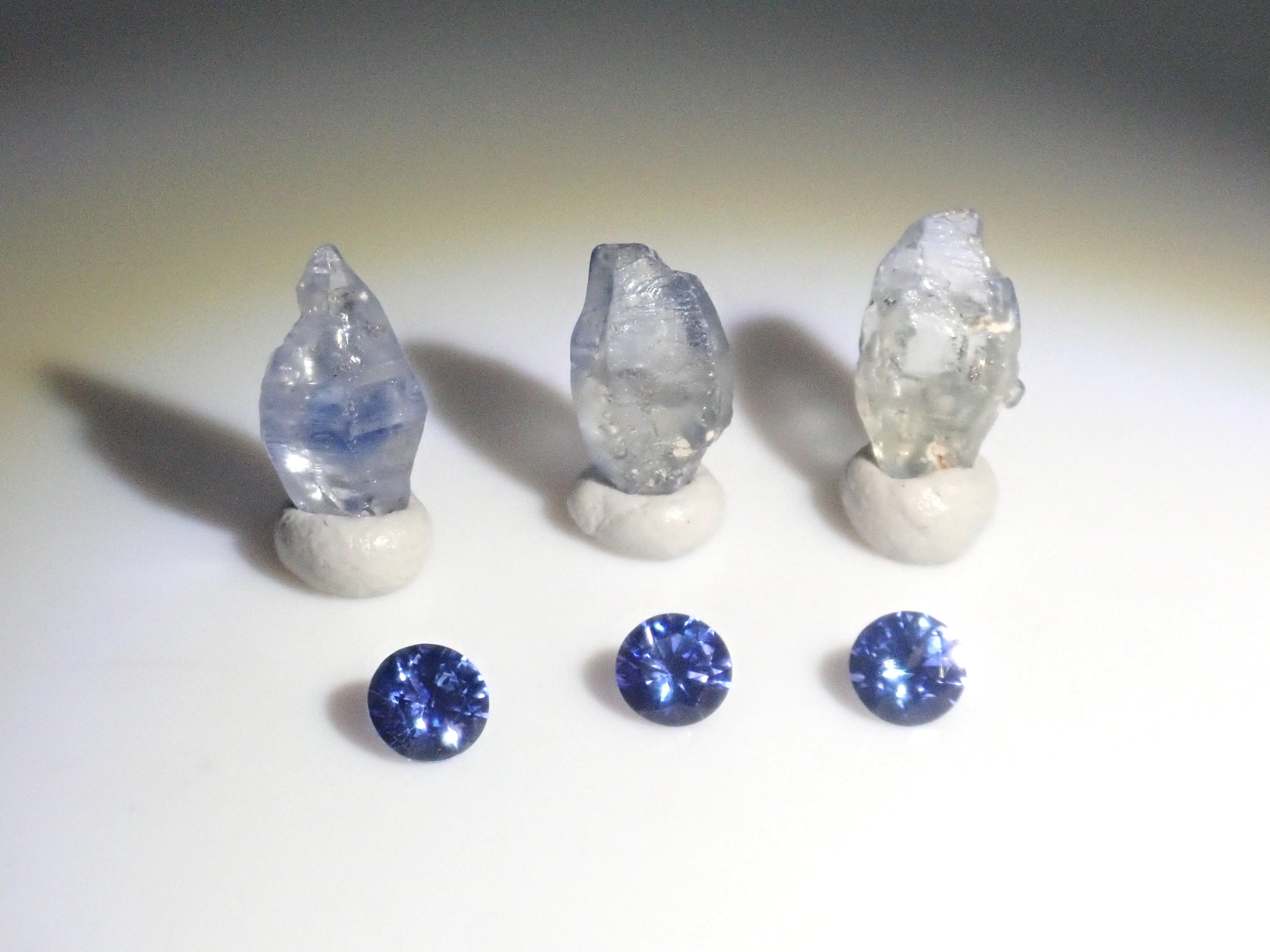 《限定9セット》スリランカ産サファイア(3.0-3.5mm,ラウンドカット)・スリランカ産グラスボディ2石セット《複数購入割引有り》