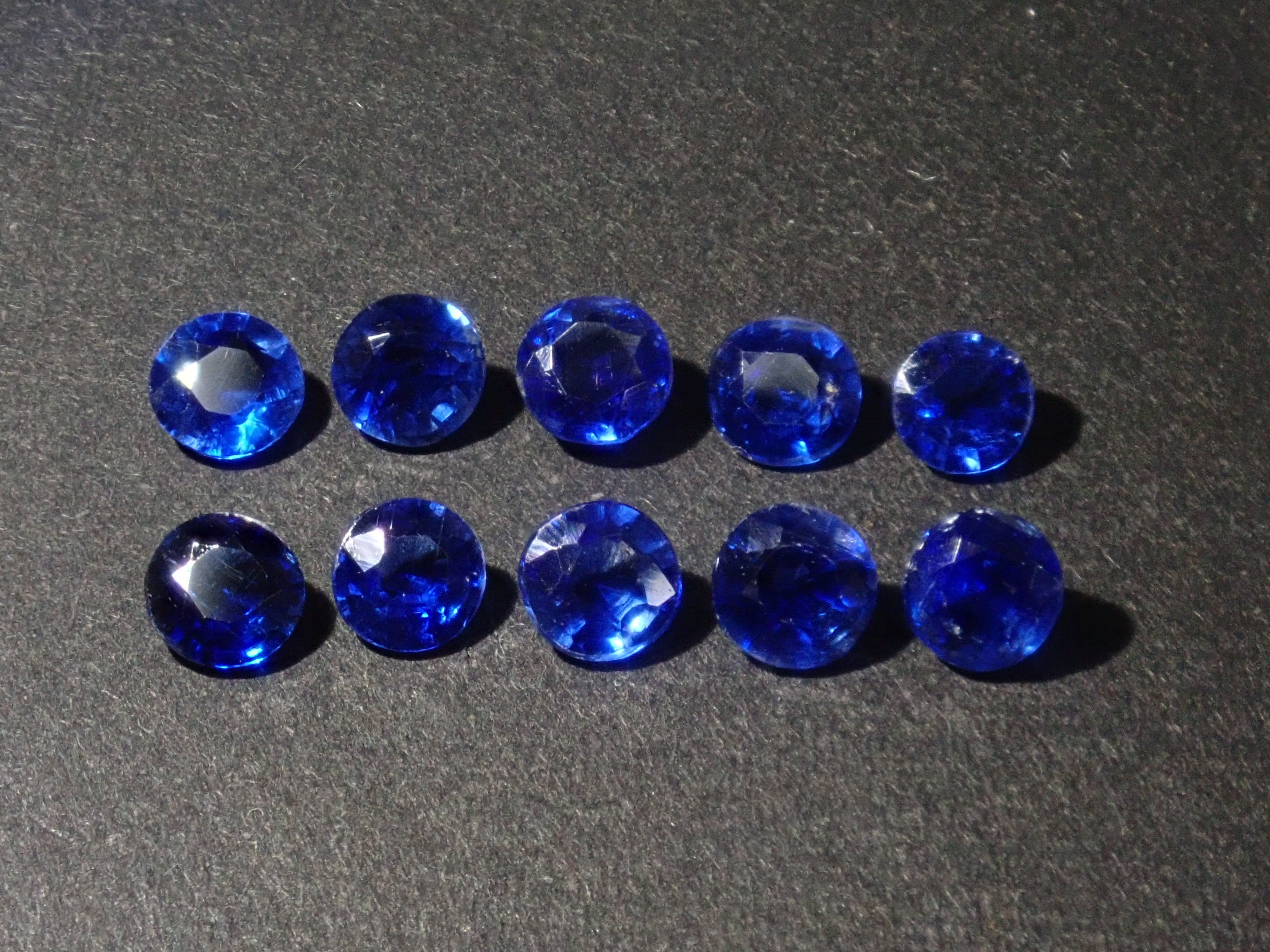 ネパール産カイヤナイト1石ルース(ロイヤルブルーカラー,4mm,ラウンドカット)《複数購入割引有》