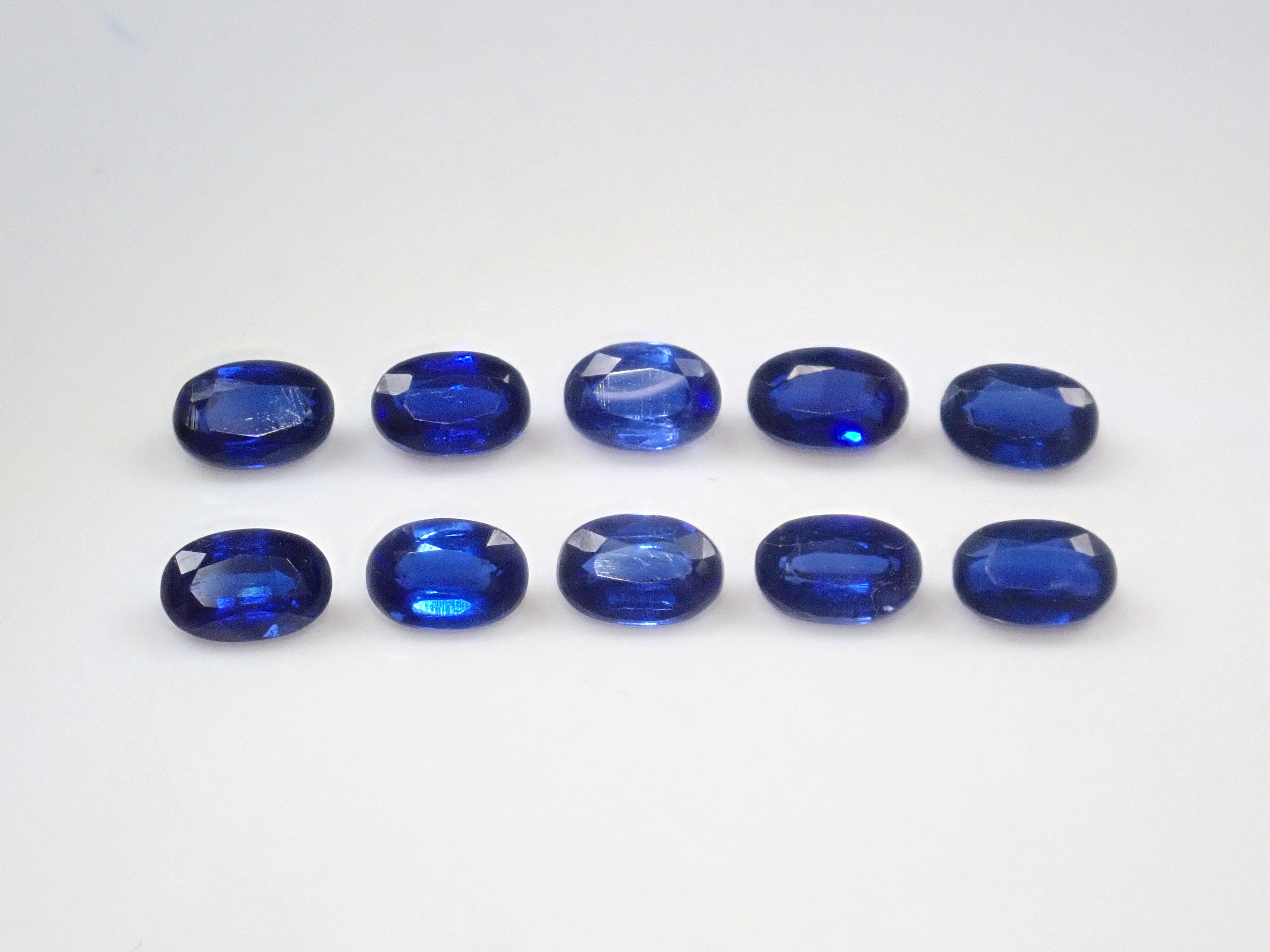 ネパール産カイヤナイト1石ルース(ロイヤルブルーカラー,4×6mm,オーバルカット)《複数購入割引有》