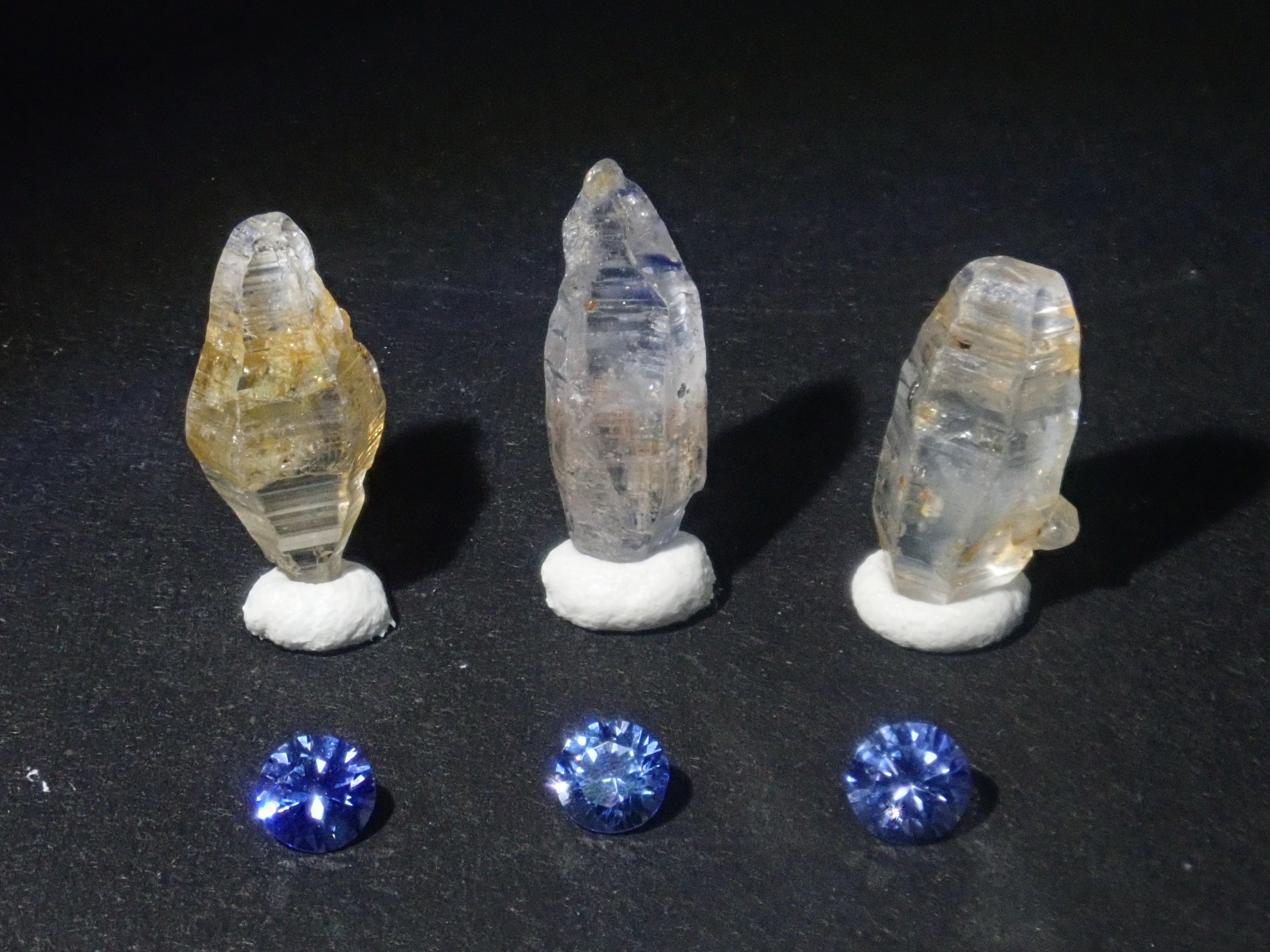 《限定9セット》スリランカ産サファイア(3.0-3.5mm,ラウンドカット)・スリランカ産グラスボディ2石セット《複数購入割引有り》