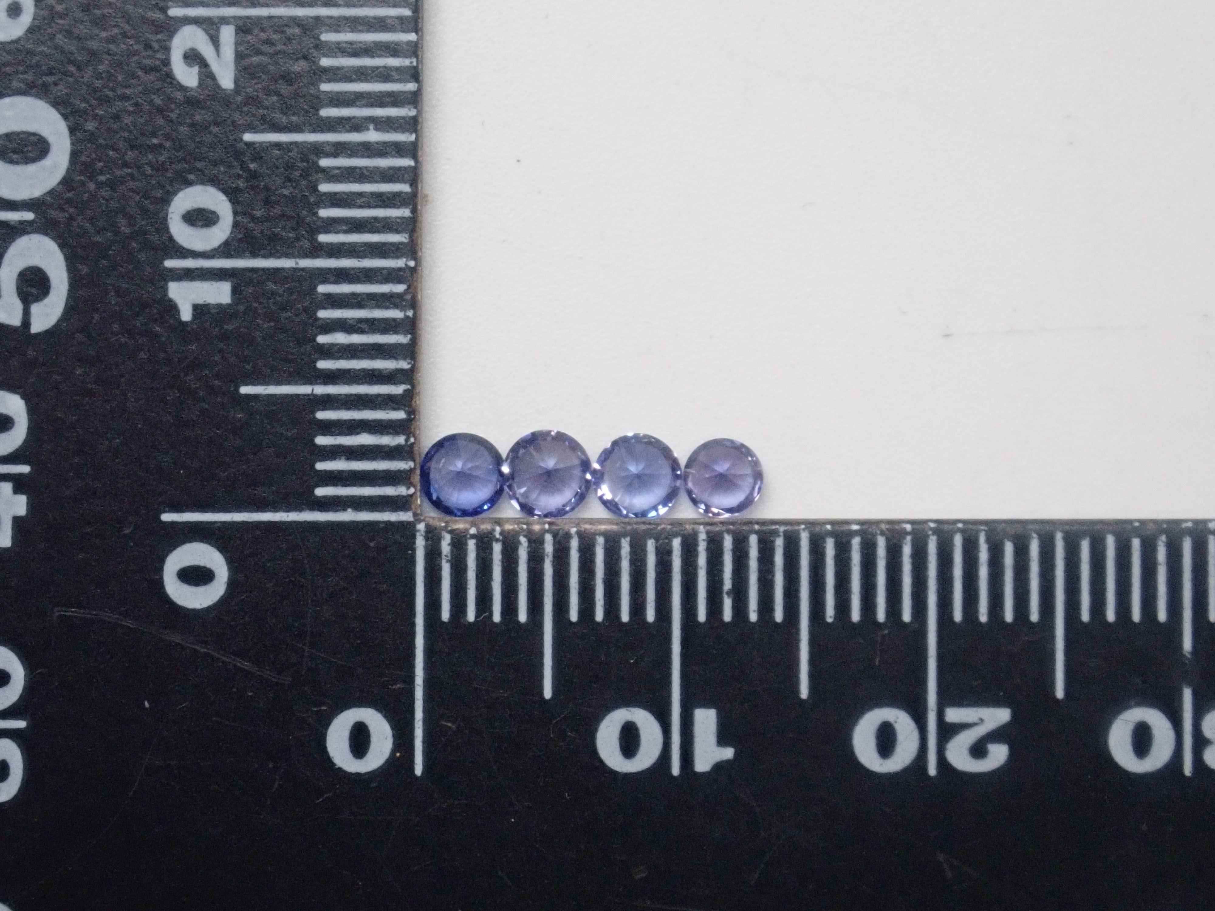 《限定9セット》スリランカ産サファイア(3.0-3.5mm,ラウンドカット)・スリランカ産グラスボディ2石セット《複数購入割引有り》