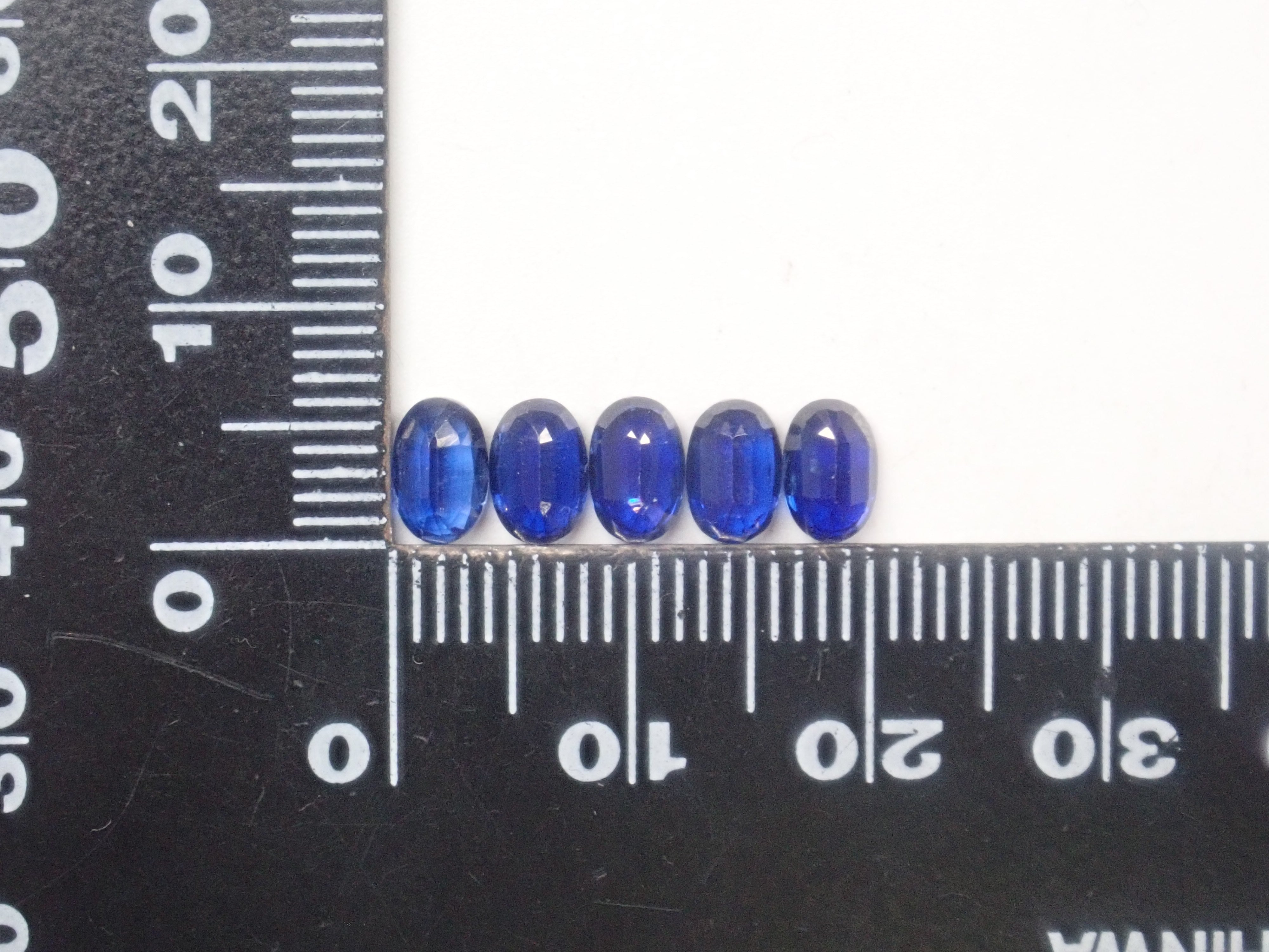 ネパール産カイヤナイト1石ルース(ロイヤルブルーカラー,4×6mm,オーバルカット)《複数購入割引有》