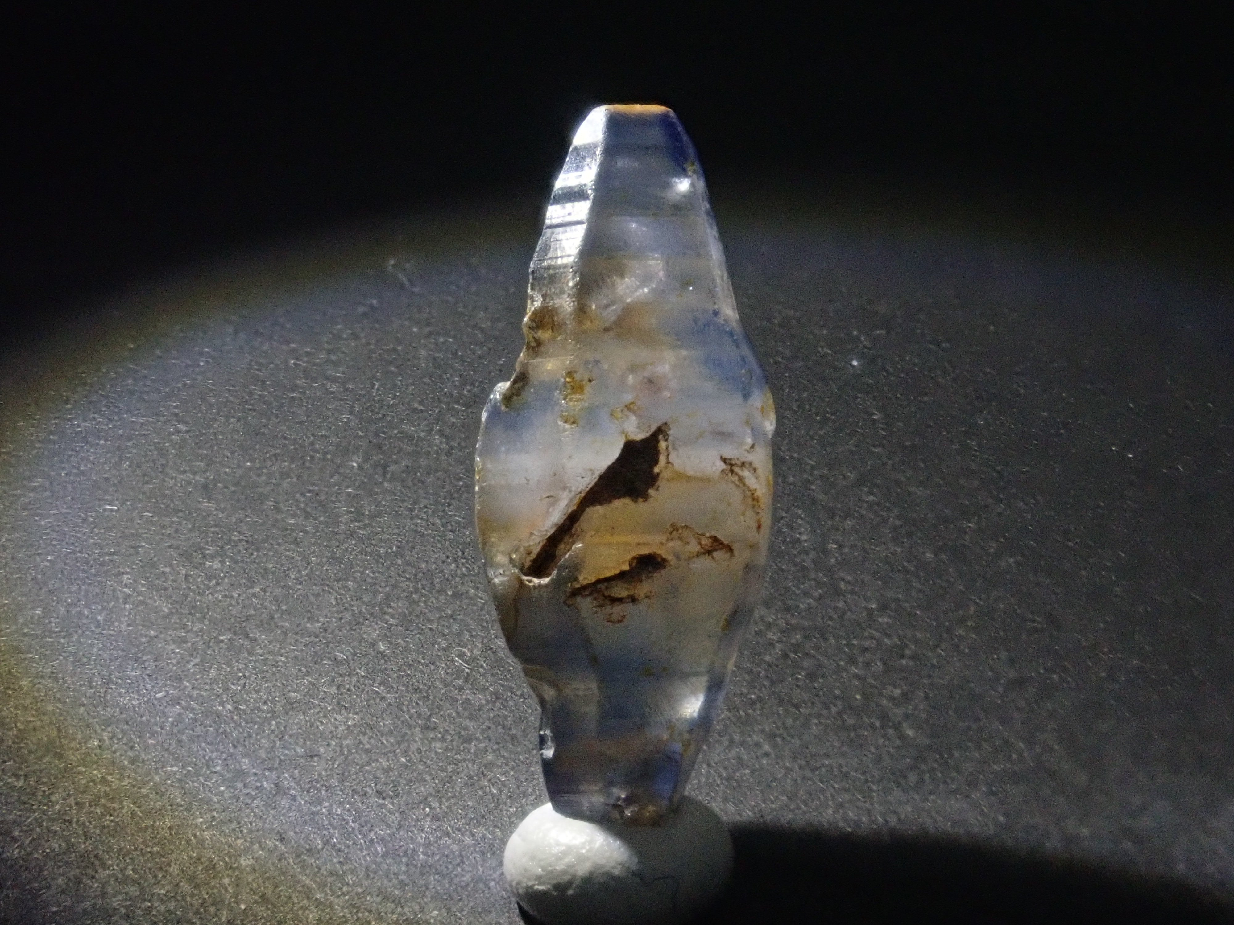 スリランカ産グラスボディ(サファイアクリスタル) 8.328ct原石