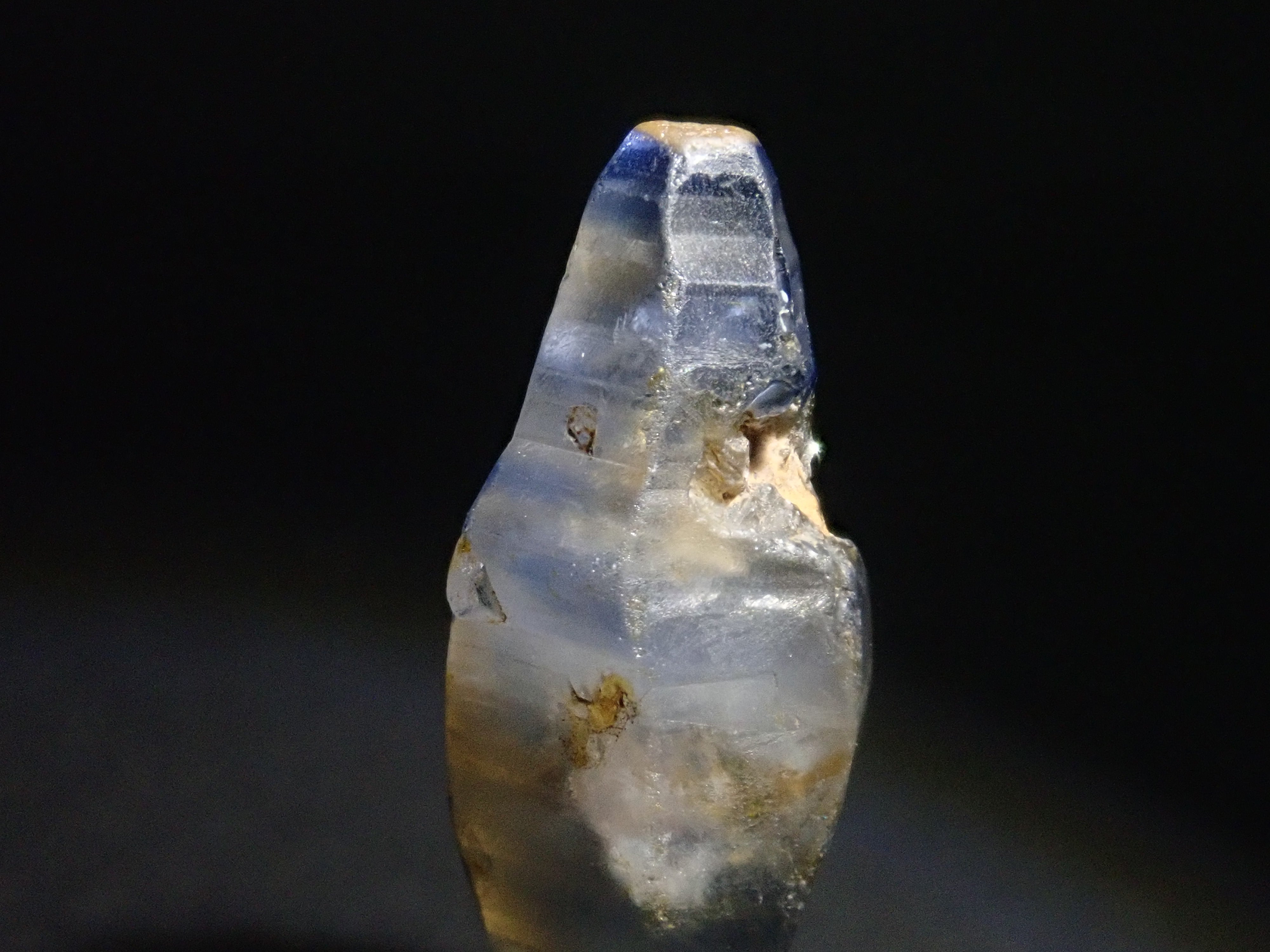 スリランカ産グラスボディ(サファイアクリスタル) 8.328ct原石