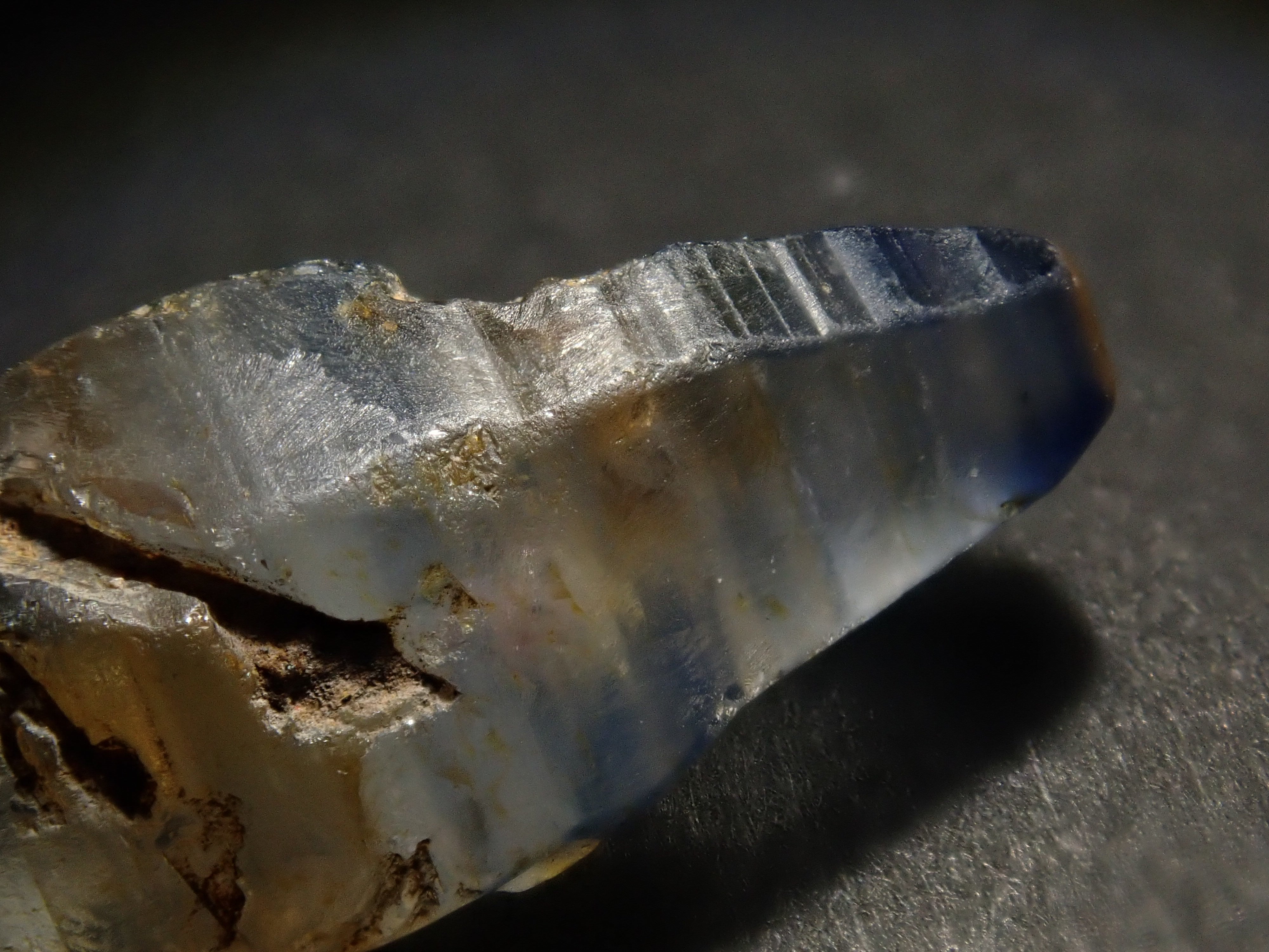 スリランカ産グラスボディ(サファイアクリスタル) 8.328ct原石