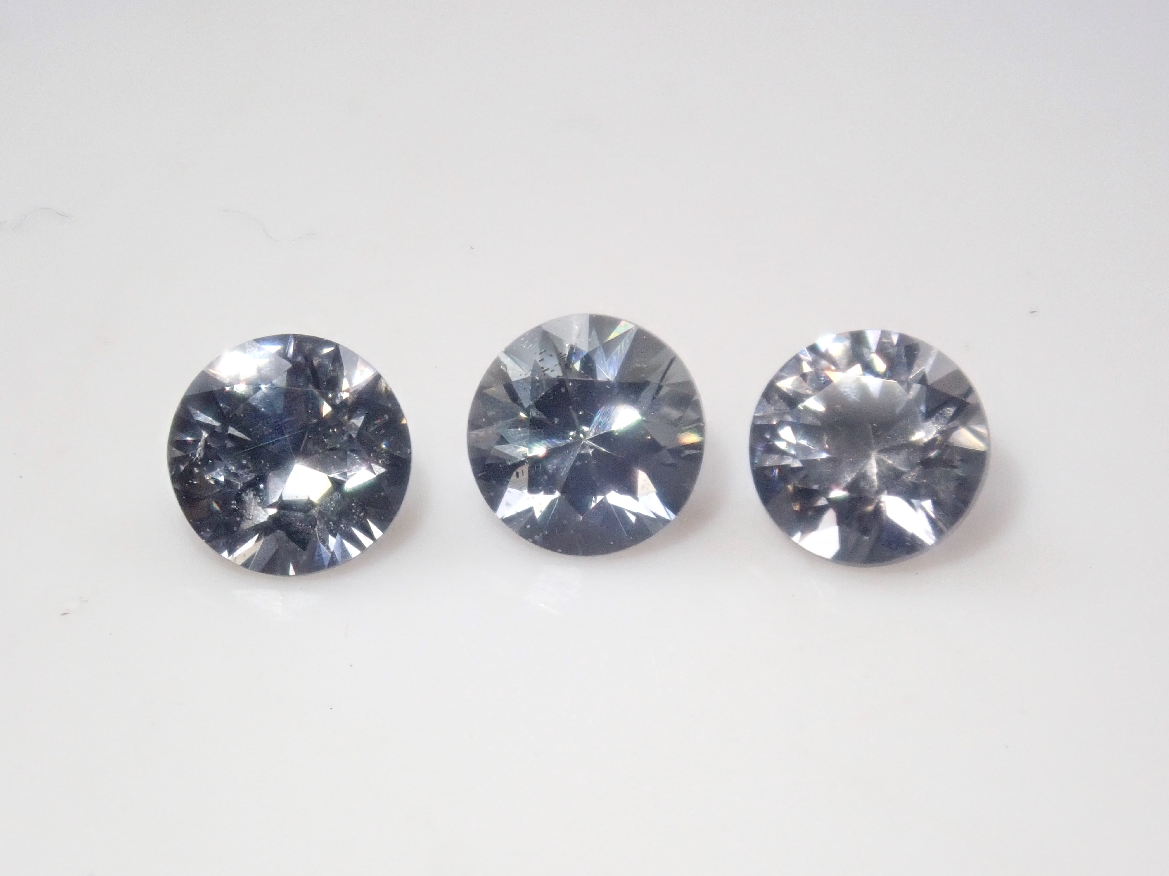 【10/12 22時販売】《限定3石》ミャンマー産グレースピネル・プラチナスピネル(4.0mm,ラウンドカット)1石ルース《複数購入割引有》