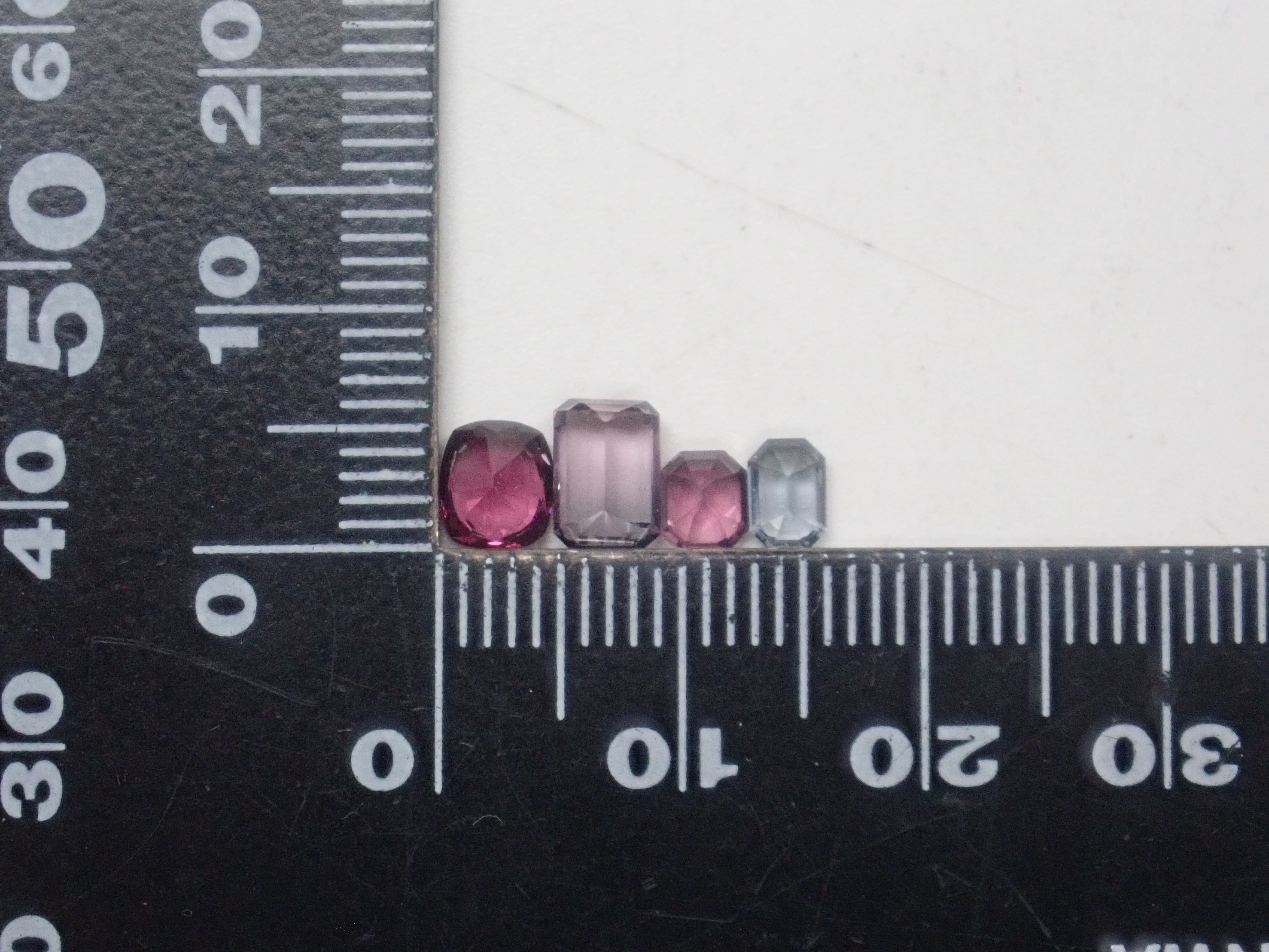 【8/16 22時販売】《限定9石》バイカラースピネル1石(0.93ct)含むスピネルガチャ1石(8月誕生石)《複数購入割引有》