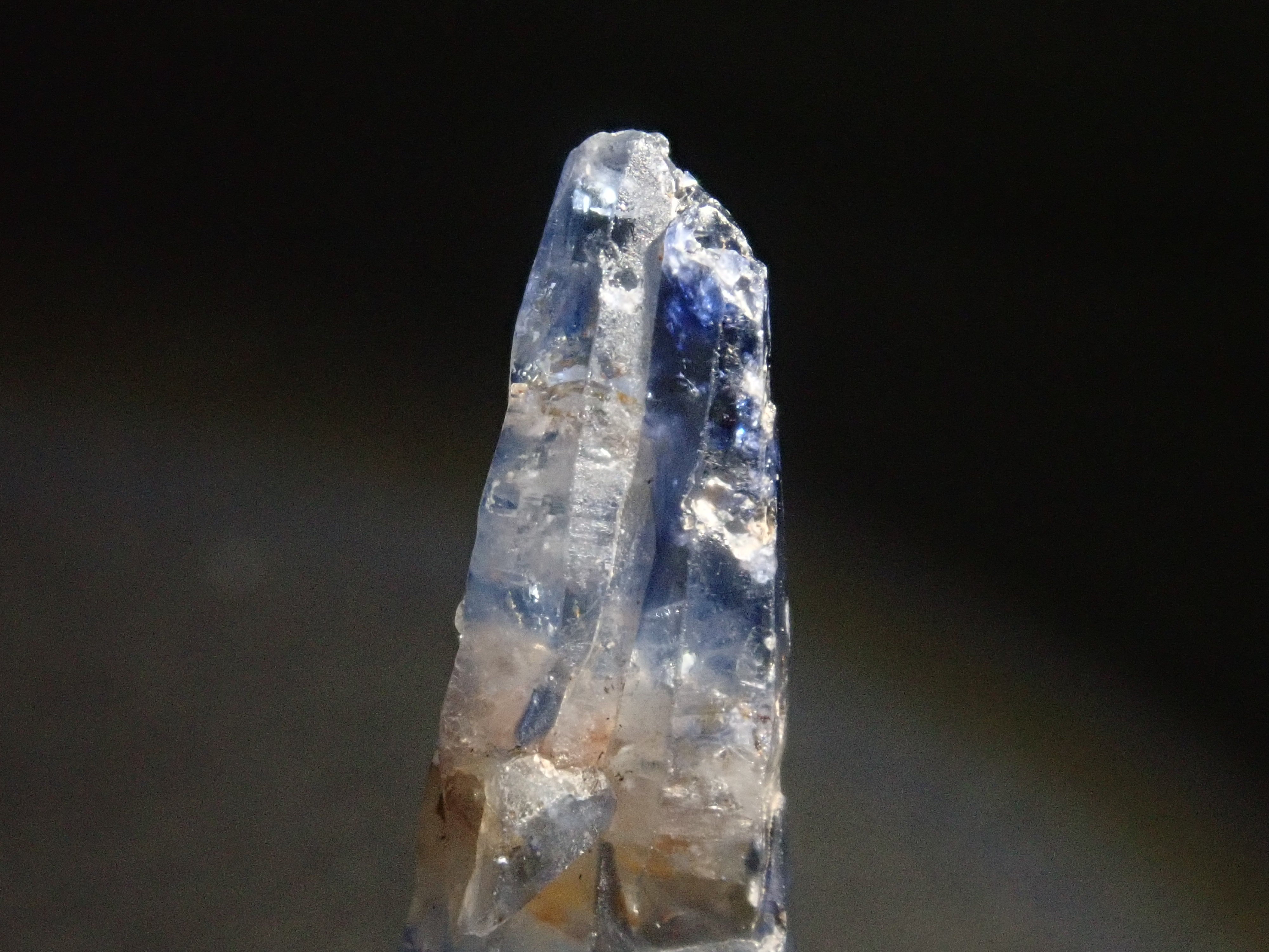 スリランカ産グラスボディ(サファイアクリスタル) 10.140ct原石