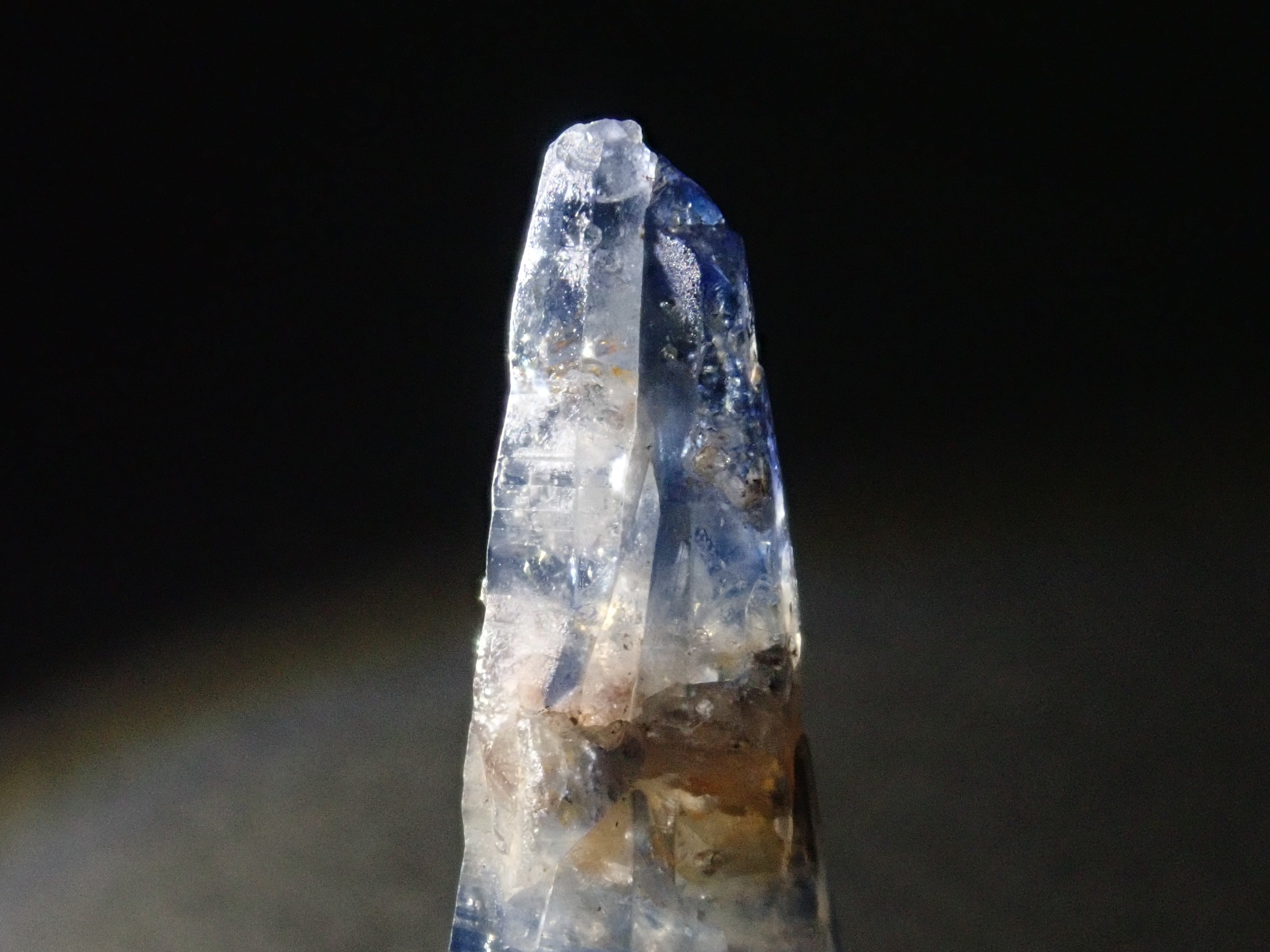 スリランカ産グラスボディ(サファイアクリスタル) 10.140ct原石