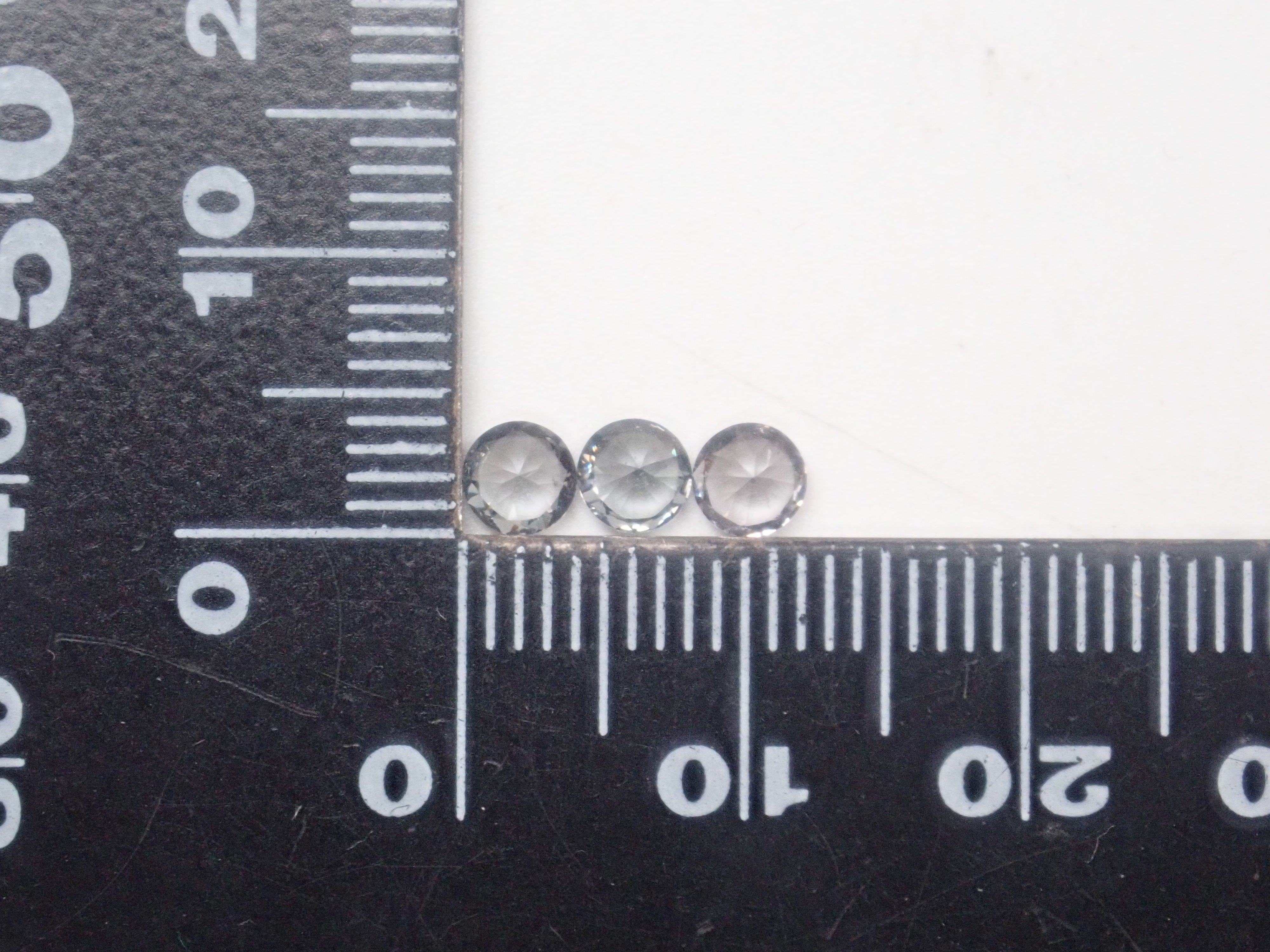 【10/12 22時販売】《限定3石》ミャンマー産グレースピネル・プラチナスピネル(4.0mm,ラウンドカット)1石ルース《複数購入割引有》
