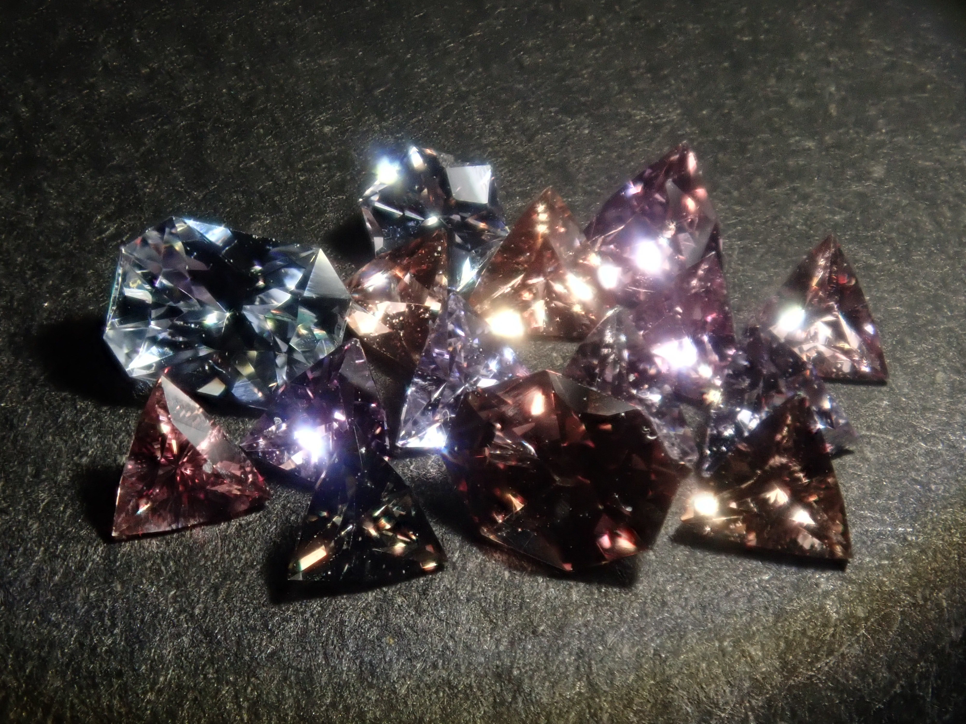 【2/1 22時販売】《限定15石》赤色ガチャ💎通常55,800円の非加熱ピジョンブラッドルビーAIGS鑑別書付きやホットピンクサファイアなど(さらにサンジェ氏新作サファイアおまけ)《複数購入割引有》