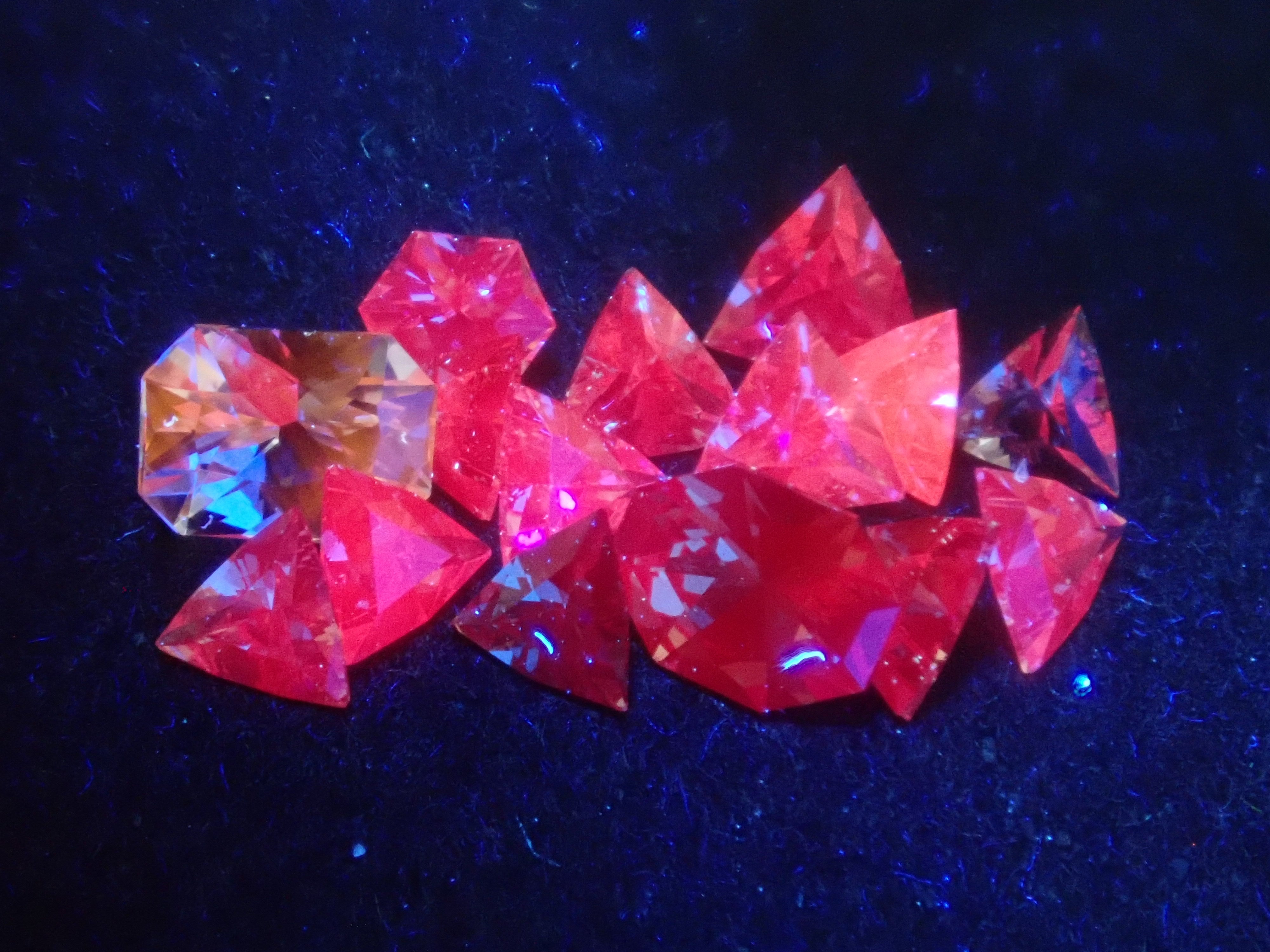 【2/1 22時販売】《限定15石》赤色ガチャ💎通常55,800円の非加熱ピジョンブラッドルビーAIGS鑑別書付きやホットピンクサファイアなど(さらにサンジェ氏新作サファイアおまけ)《複数購入割引有》