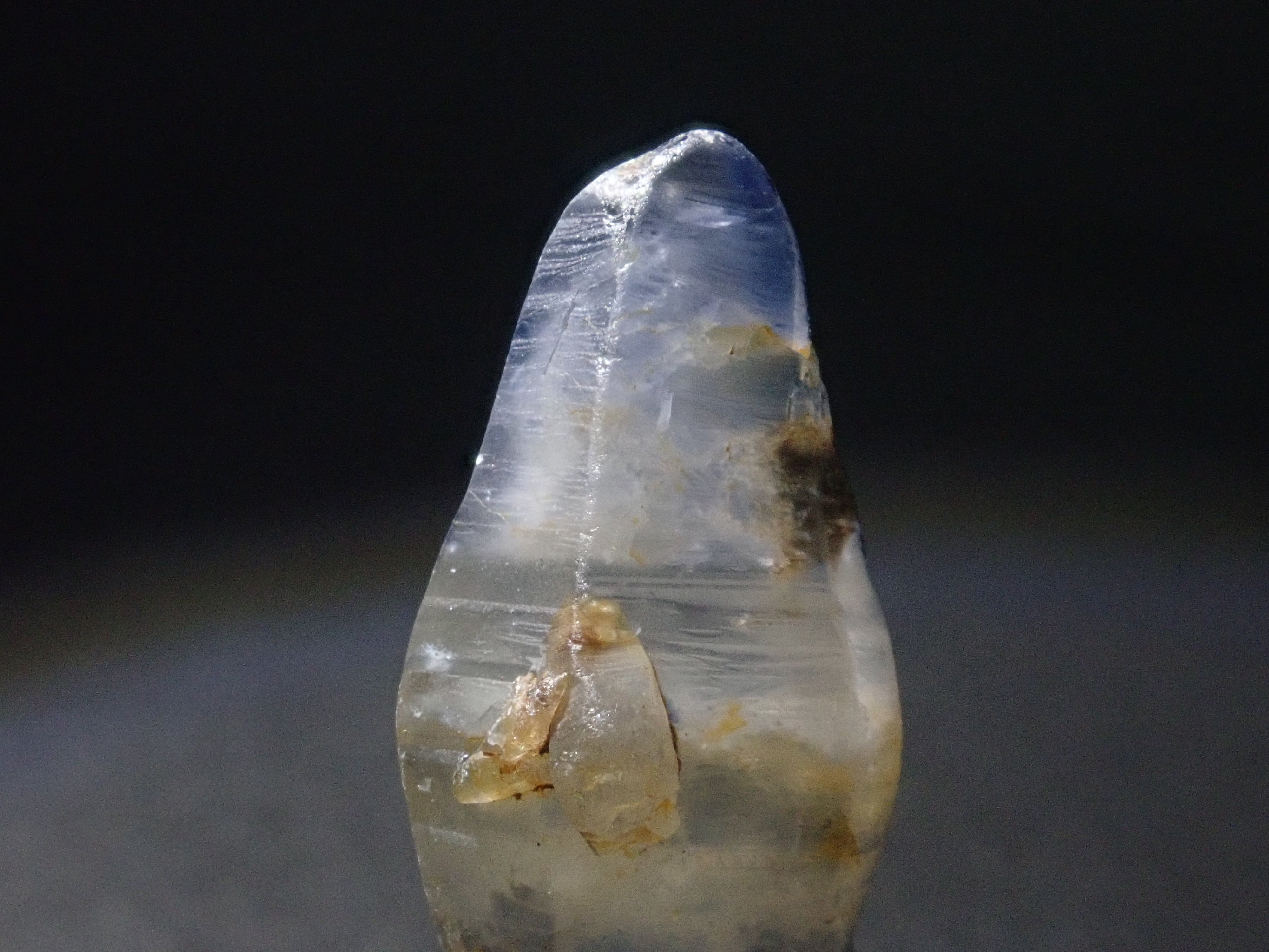 スリランカ産グラスボディ(サファイアクリスタル) 9.933ct原石