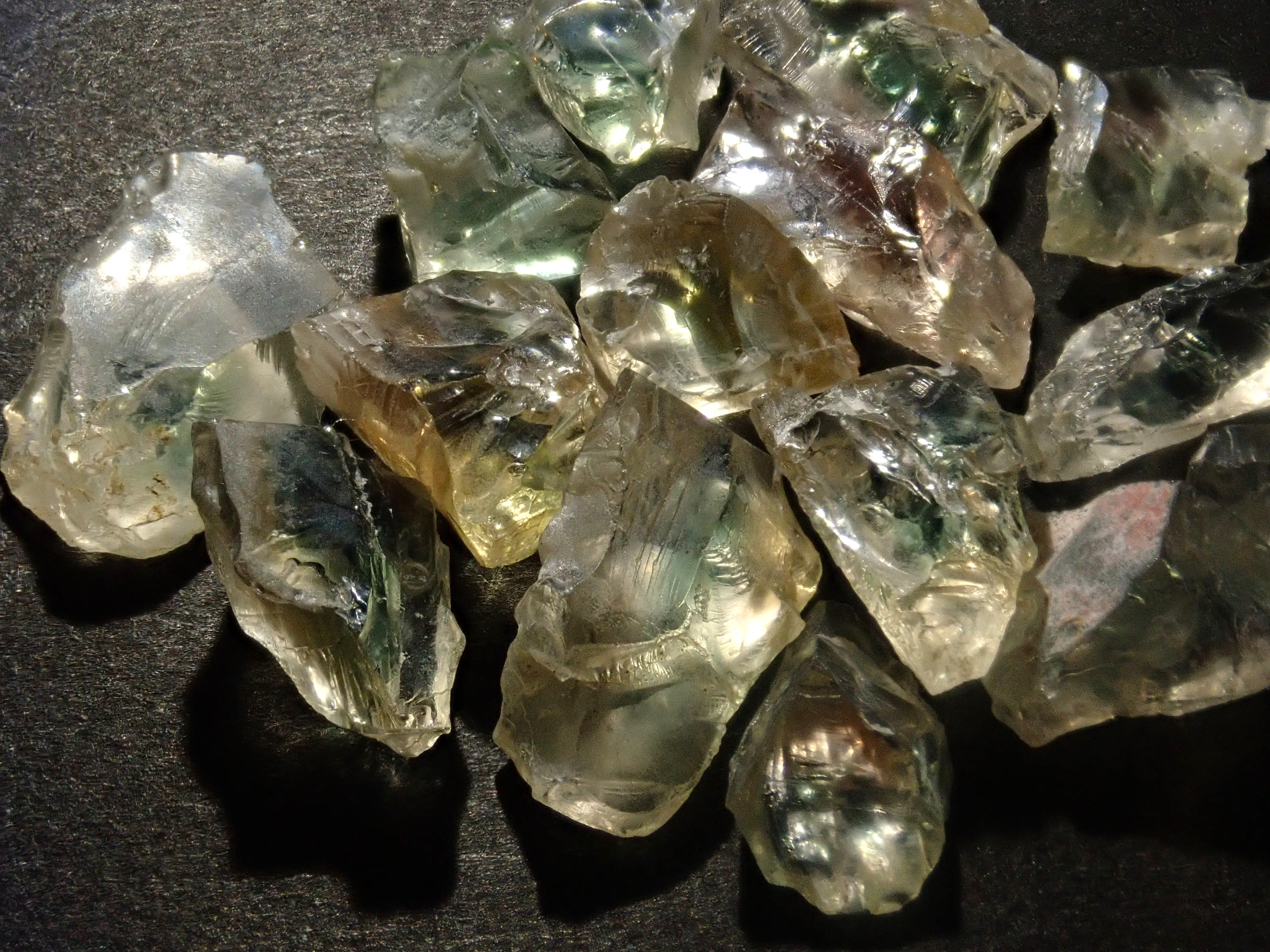 【限量15顆】美國綠色俄勒岡日光石原石💎平均1.5克拉【多買可優惠】