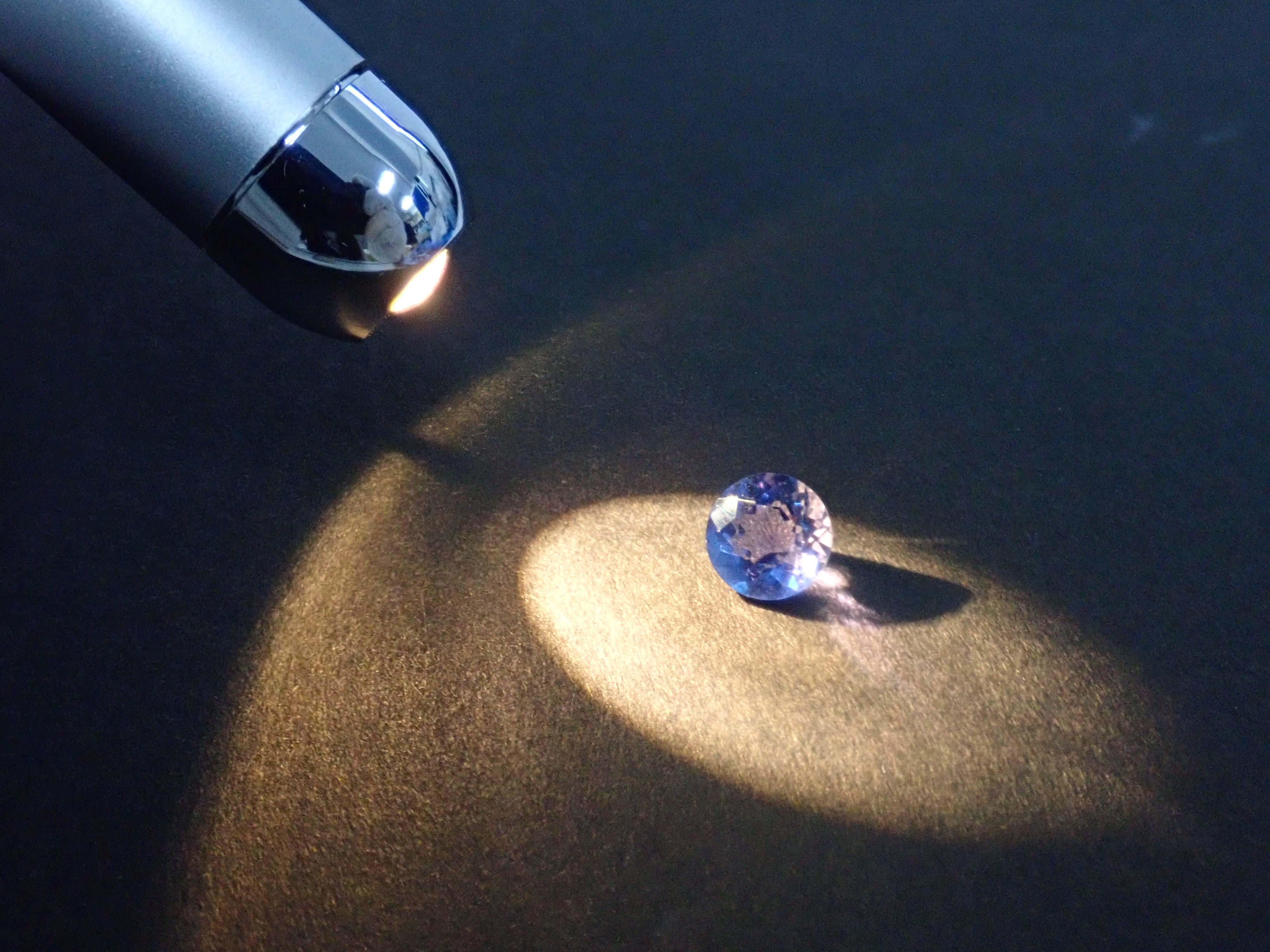 【宝石商の道具】カラーチェンジペンライト・ルースセット