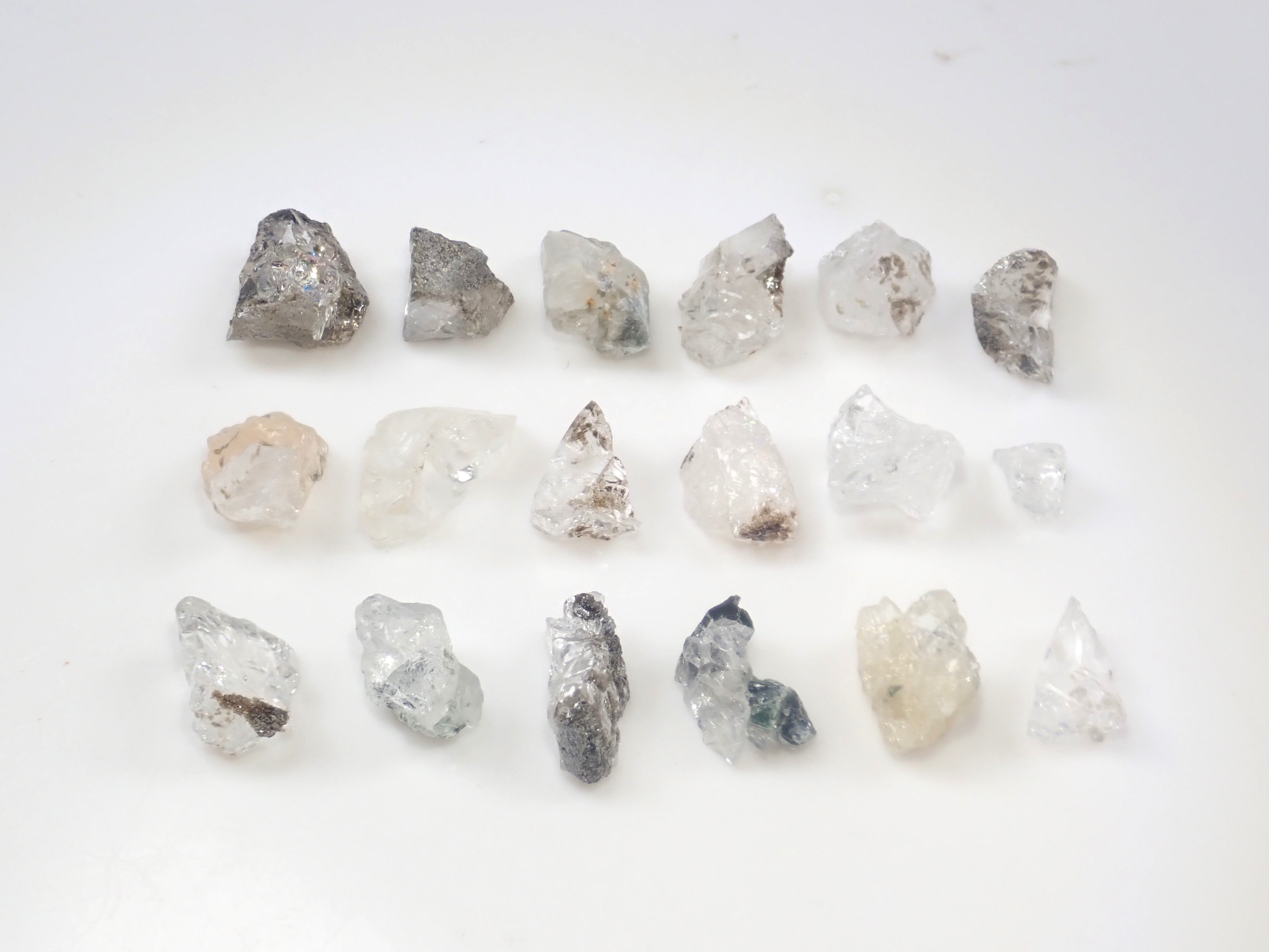 《限量18顆》俄羅斯凡納基石原石,平均2.7克拉1顆《可多次購買優惠》