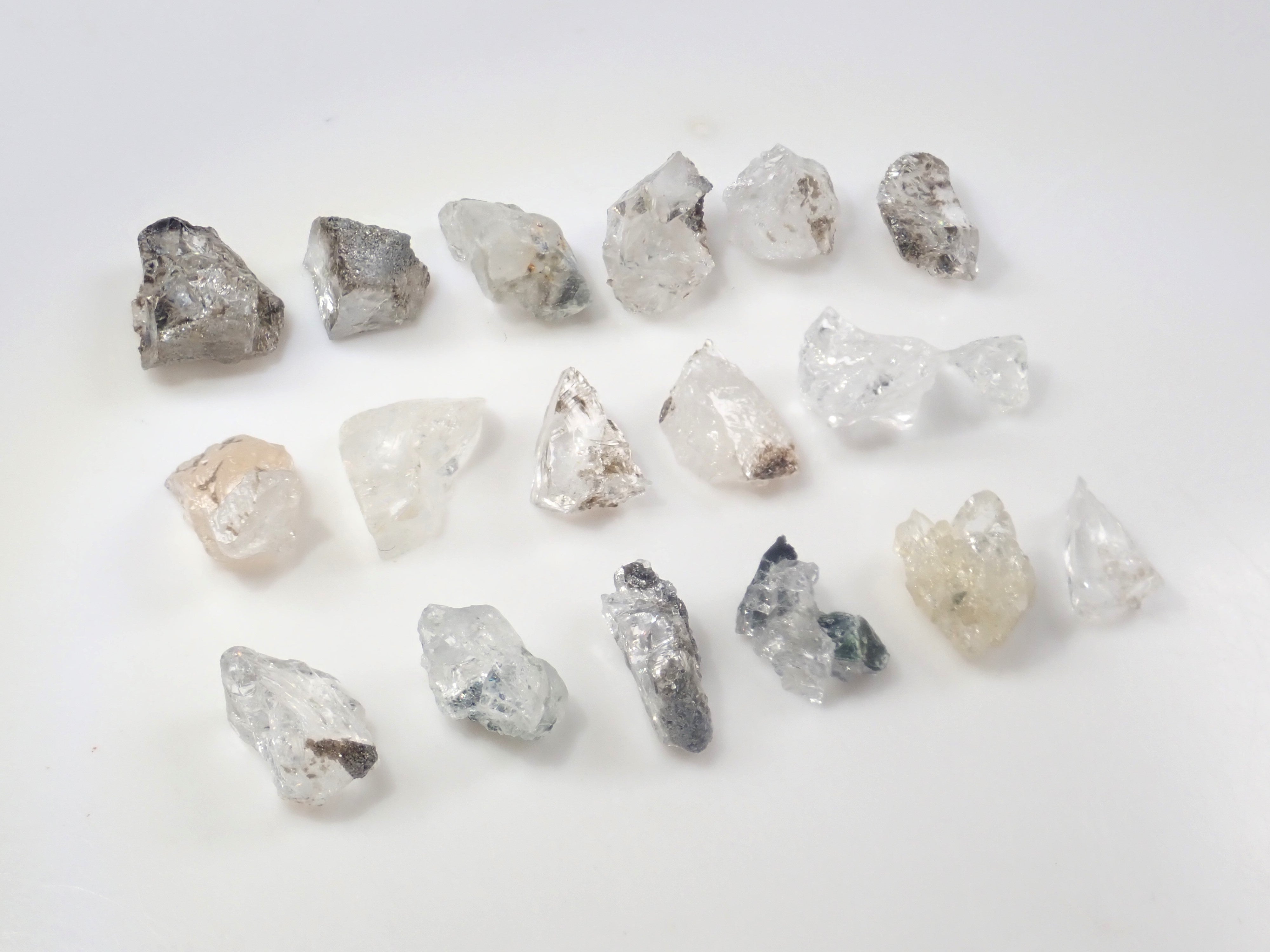 《限量18顆》俄羅斯凡納基石原石,平均2.7克拉1顆《可多次購買優惠》