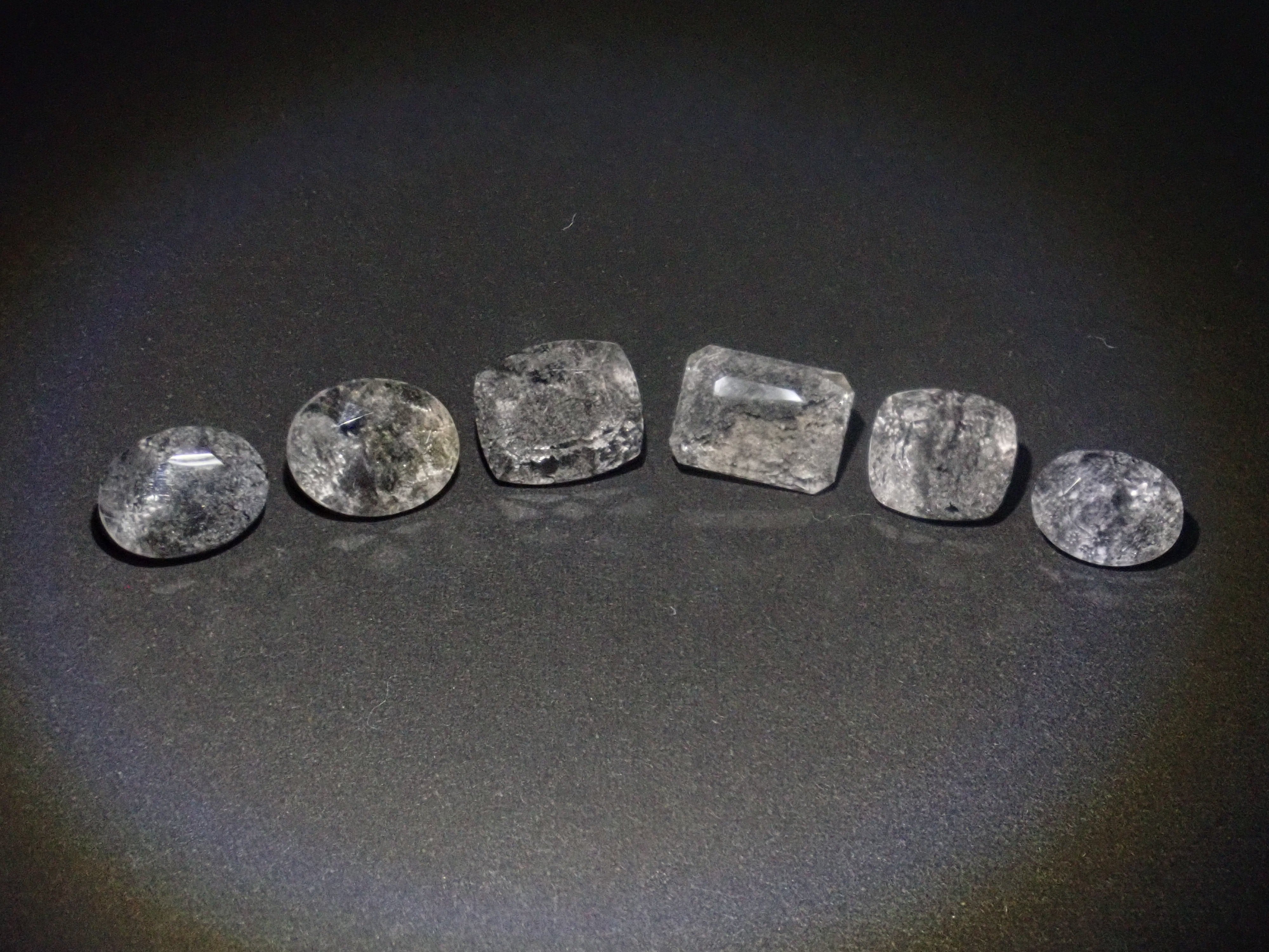 【3月8日晚間10點開始販售】【圖森新品到貨 - 限量6顆】巴西黑花園石英,平均3.6克拉【多件購買享折扣】