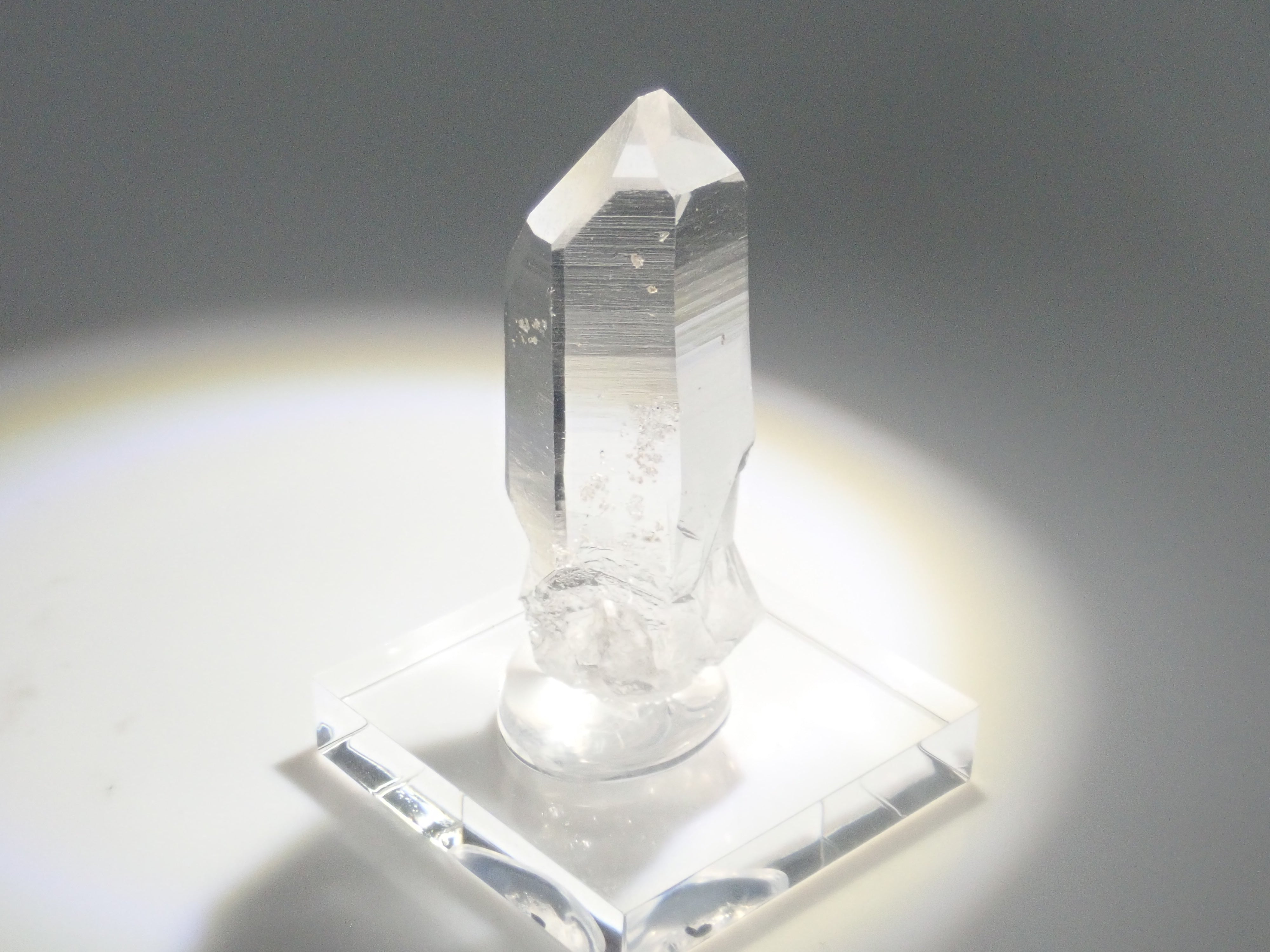 乙女水晶(山梨県乙女鉱山)1石原石 3.8×1.3cm 《複数購入割引有》