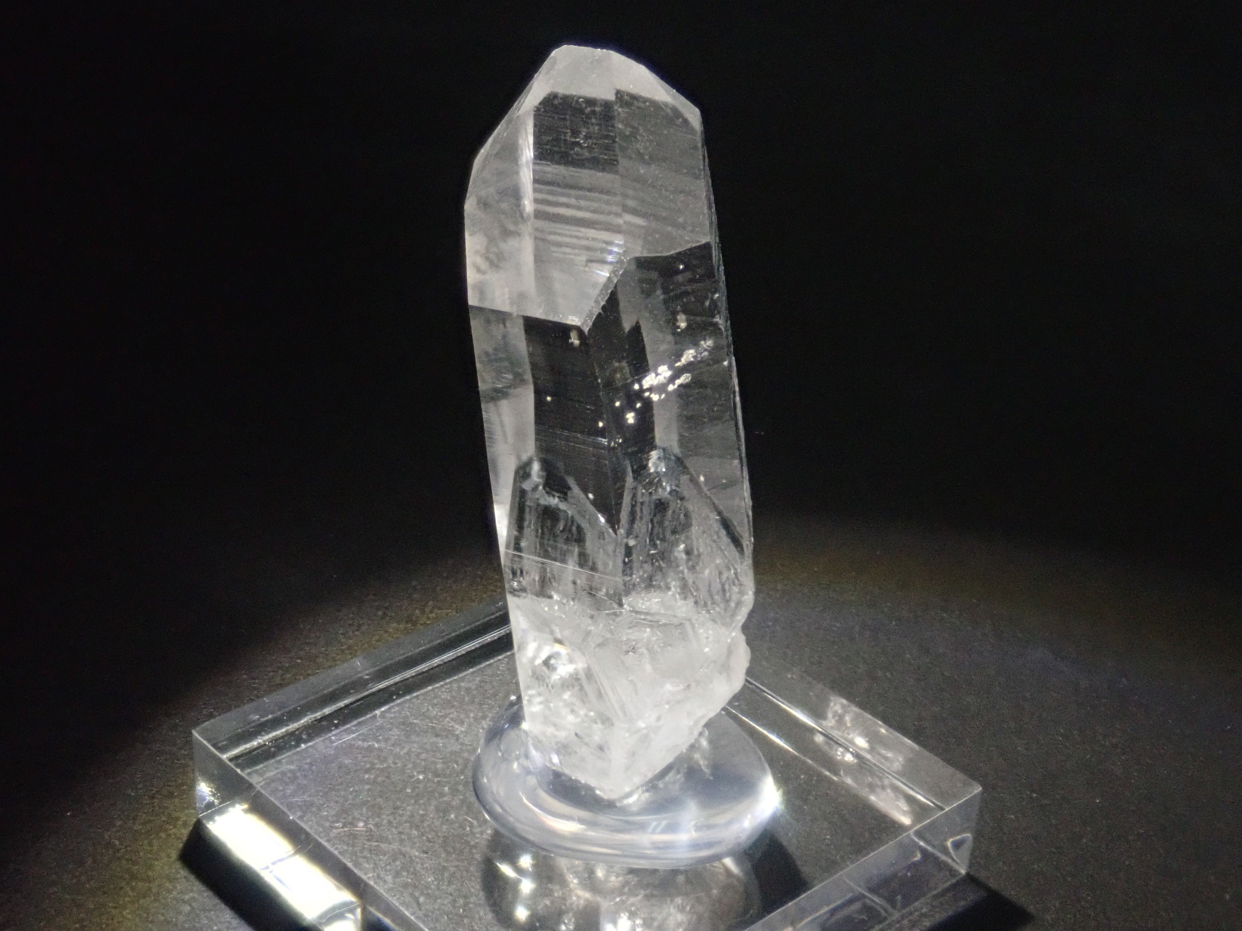 乙女水晶(山梨県乙女鉱山)1石原石 3.8×1.3cm 《複数購入割引有》