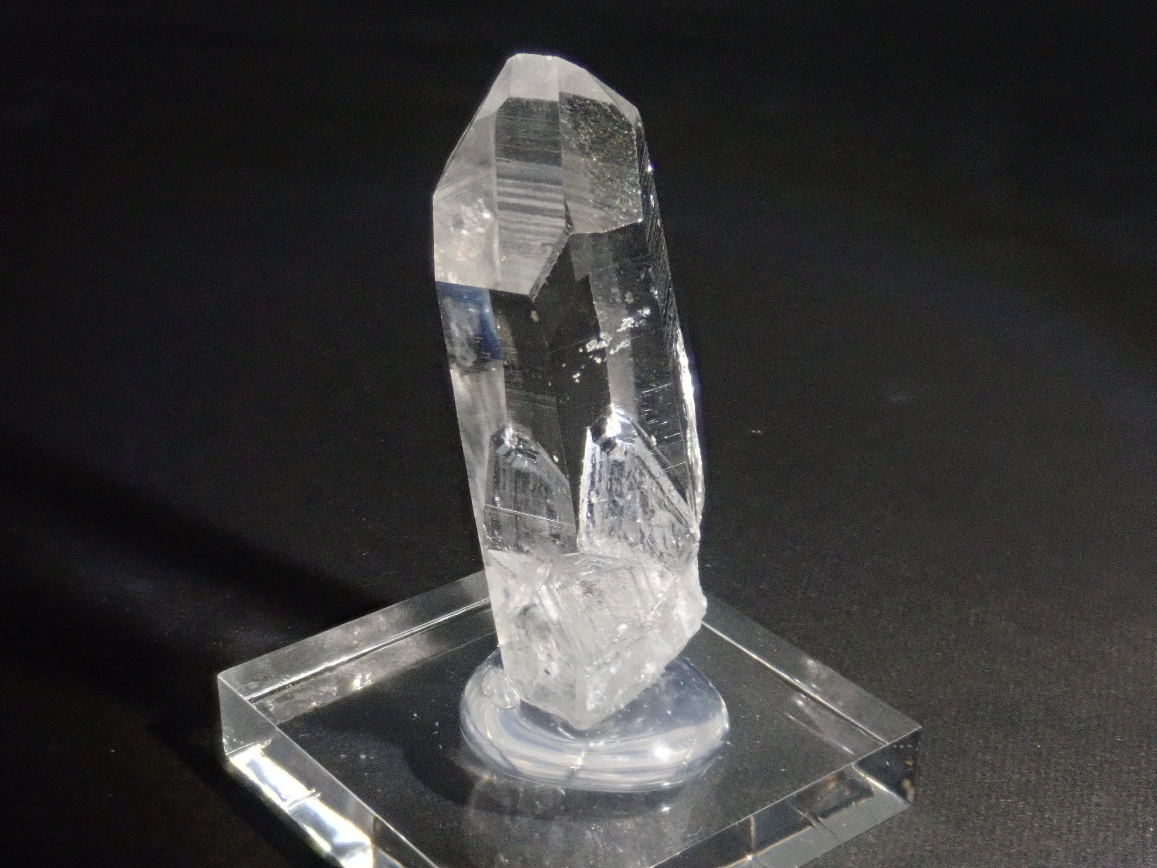 乙女水晶(山梨県乙女鉱山)1石原石 3.8×1.3cm 《複数購入割引有》