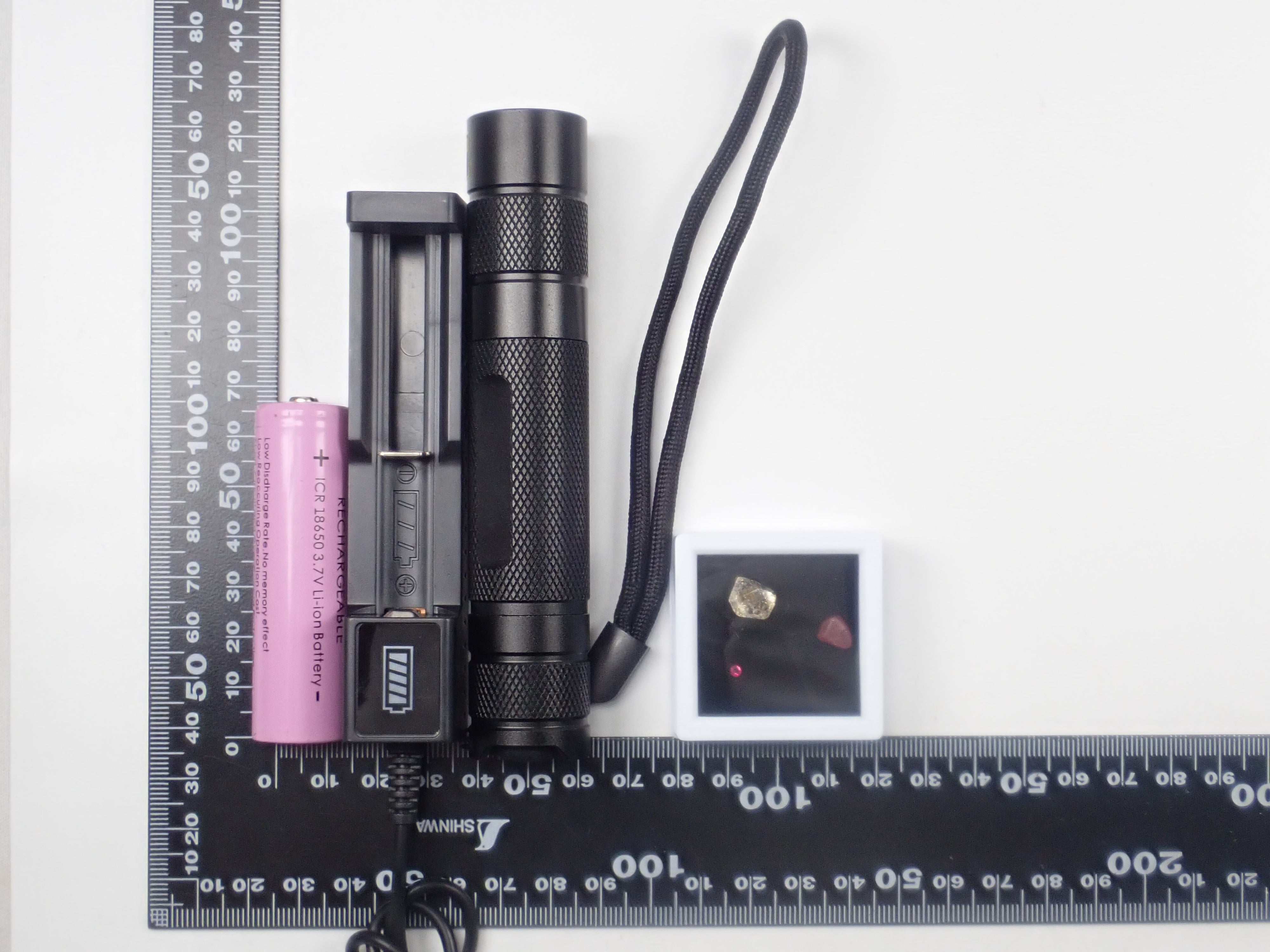 【宝石商の道具】ブラックライト・ルース3点(ルビー・レッドスピネル原石・オイルインクォーツ)充電式電池付き