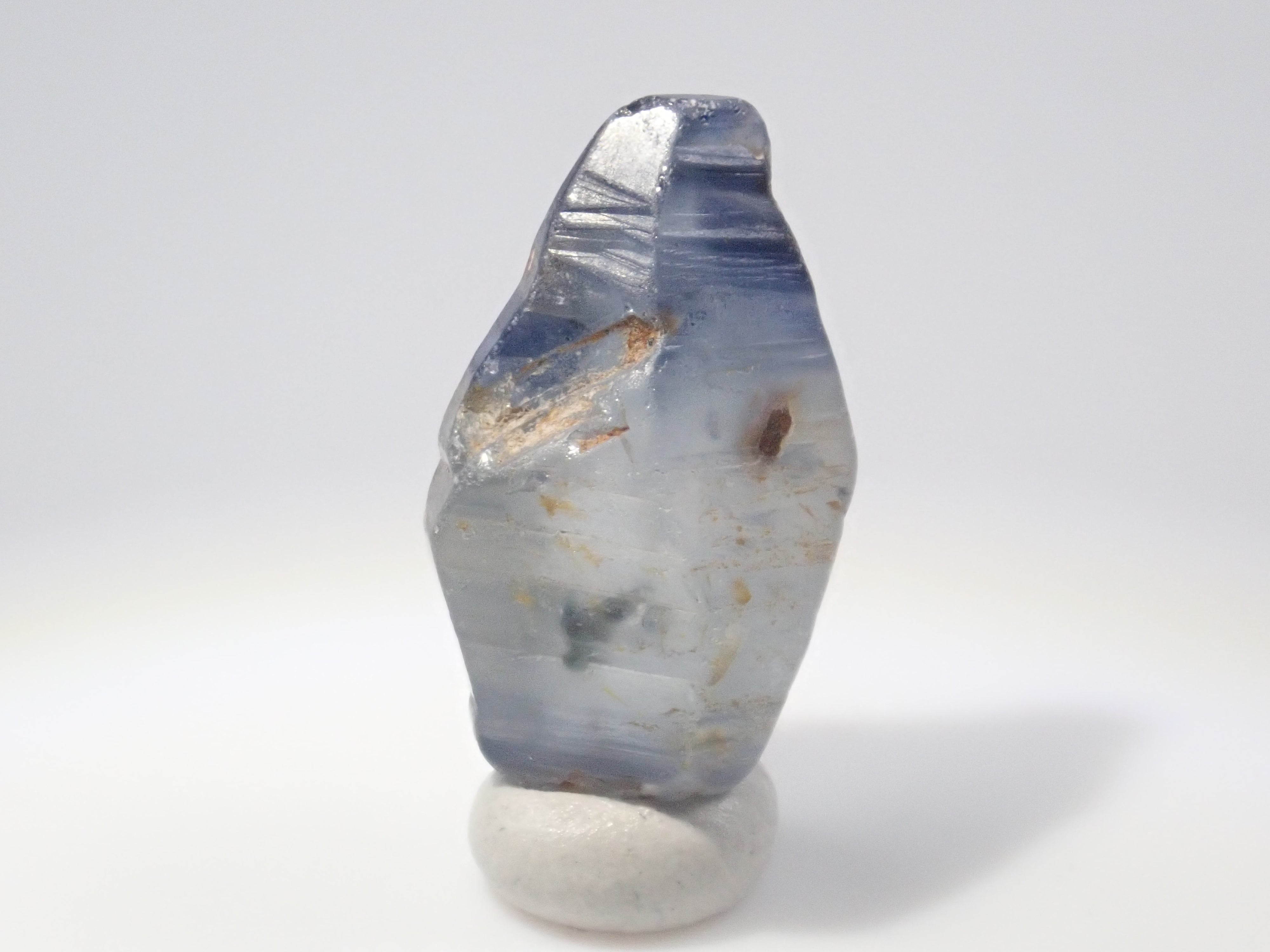 スリランカ産グラスボディ(サファイアクリスタル) 8.812ct原石