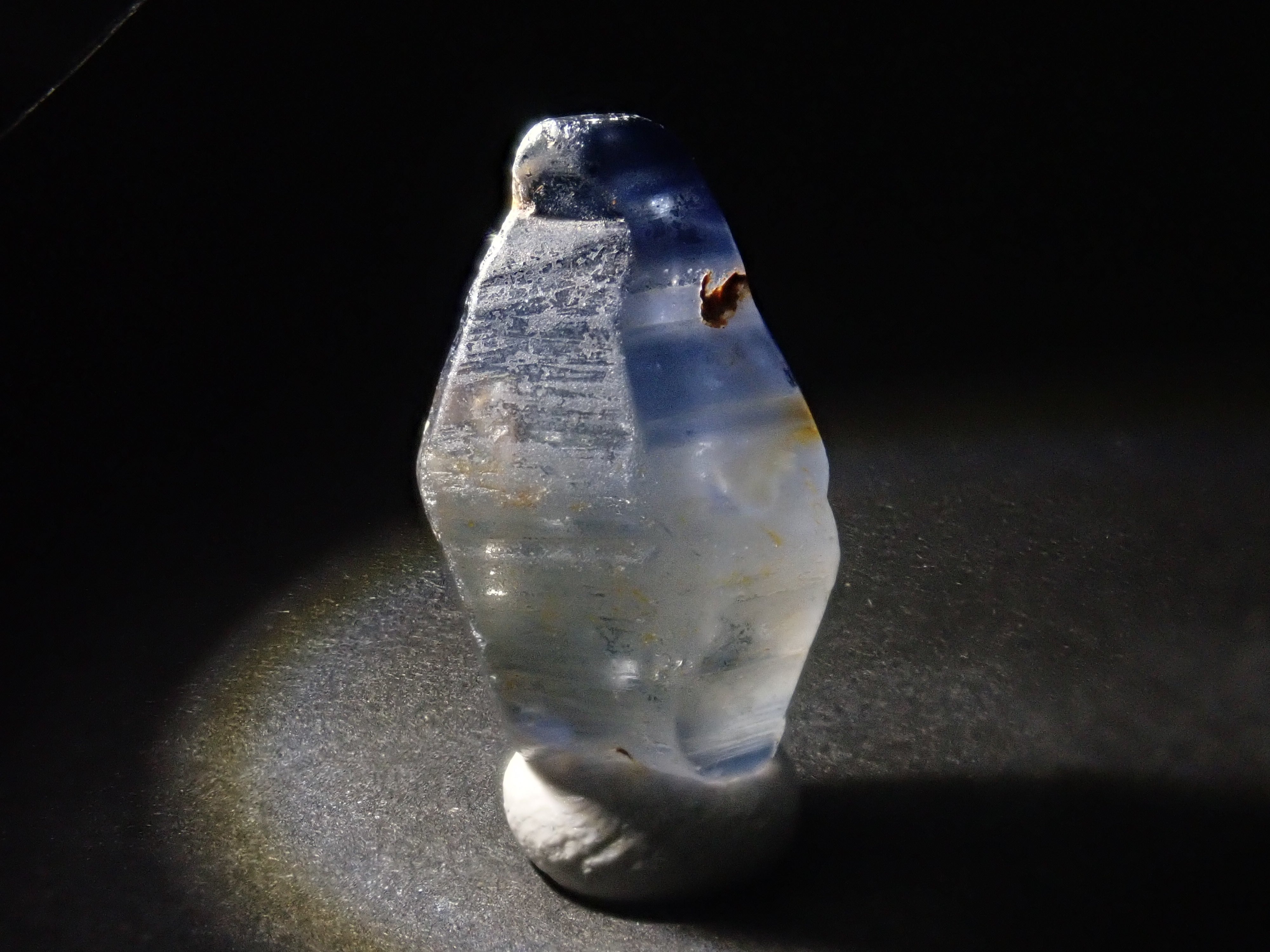 スリランカ産グラスボディ(サファイアクリスタル) 8.812ct原石