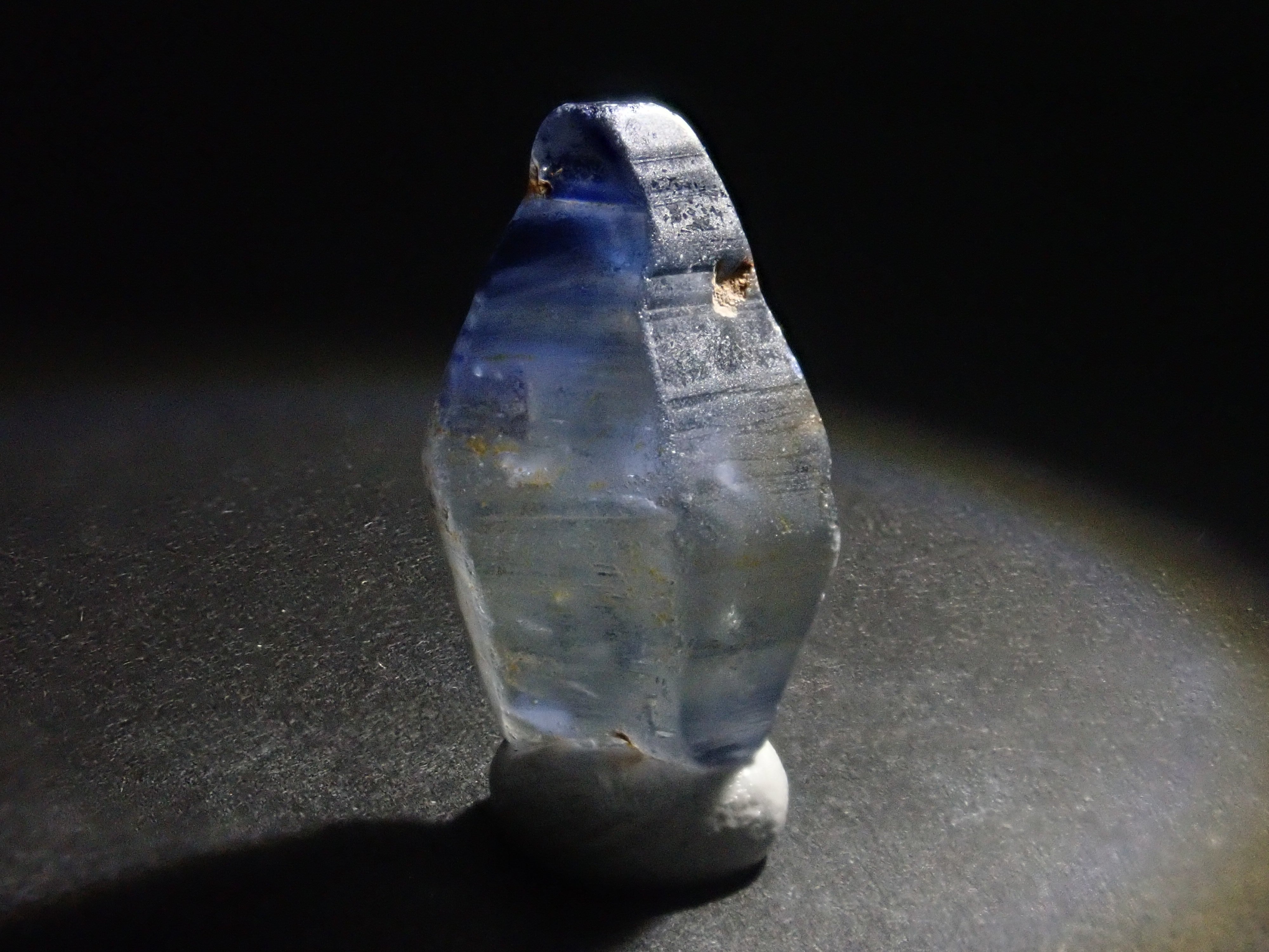 スリランカ産グラスボディ(サファイアクリスタル) 8.812ct原石