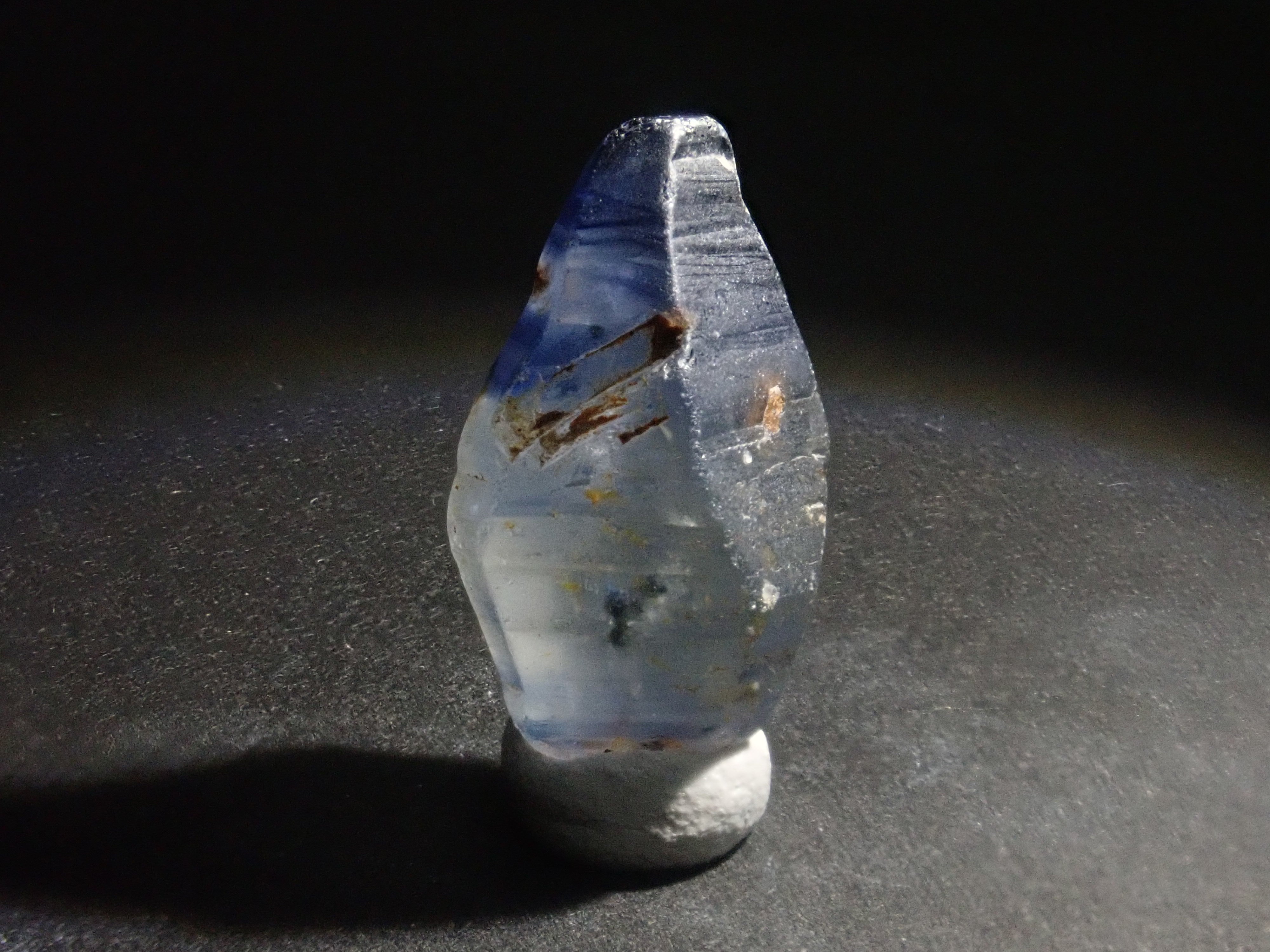 スリランカ産グラスボディ(サファイアクリスタル) 8.812ct原石