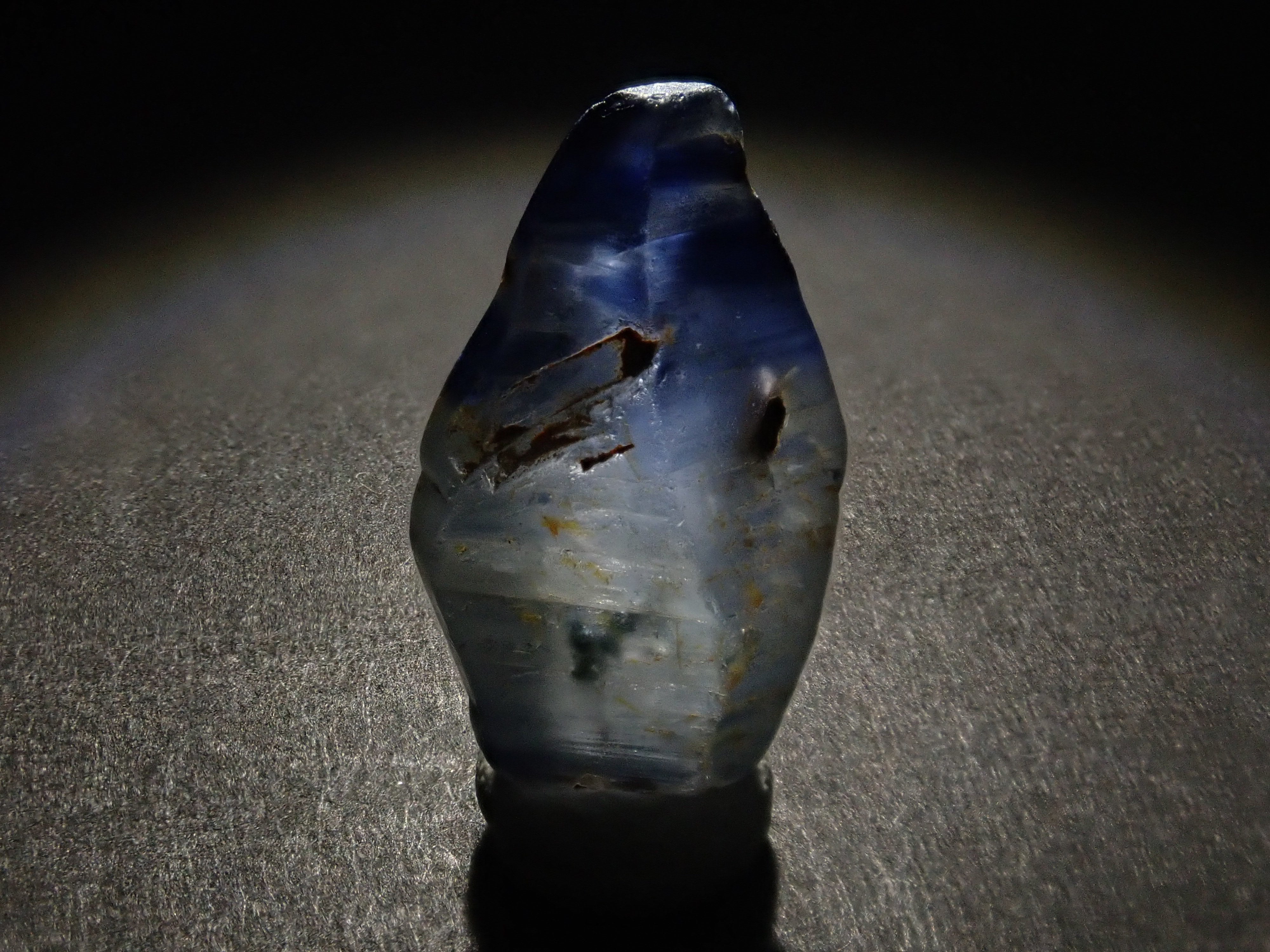 スリランカ産グラスボディ(サファイアクリスタル) 8.812ct原石