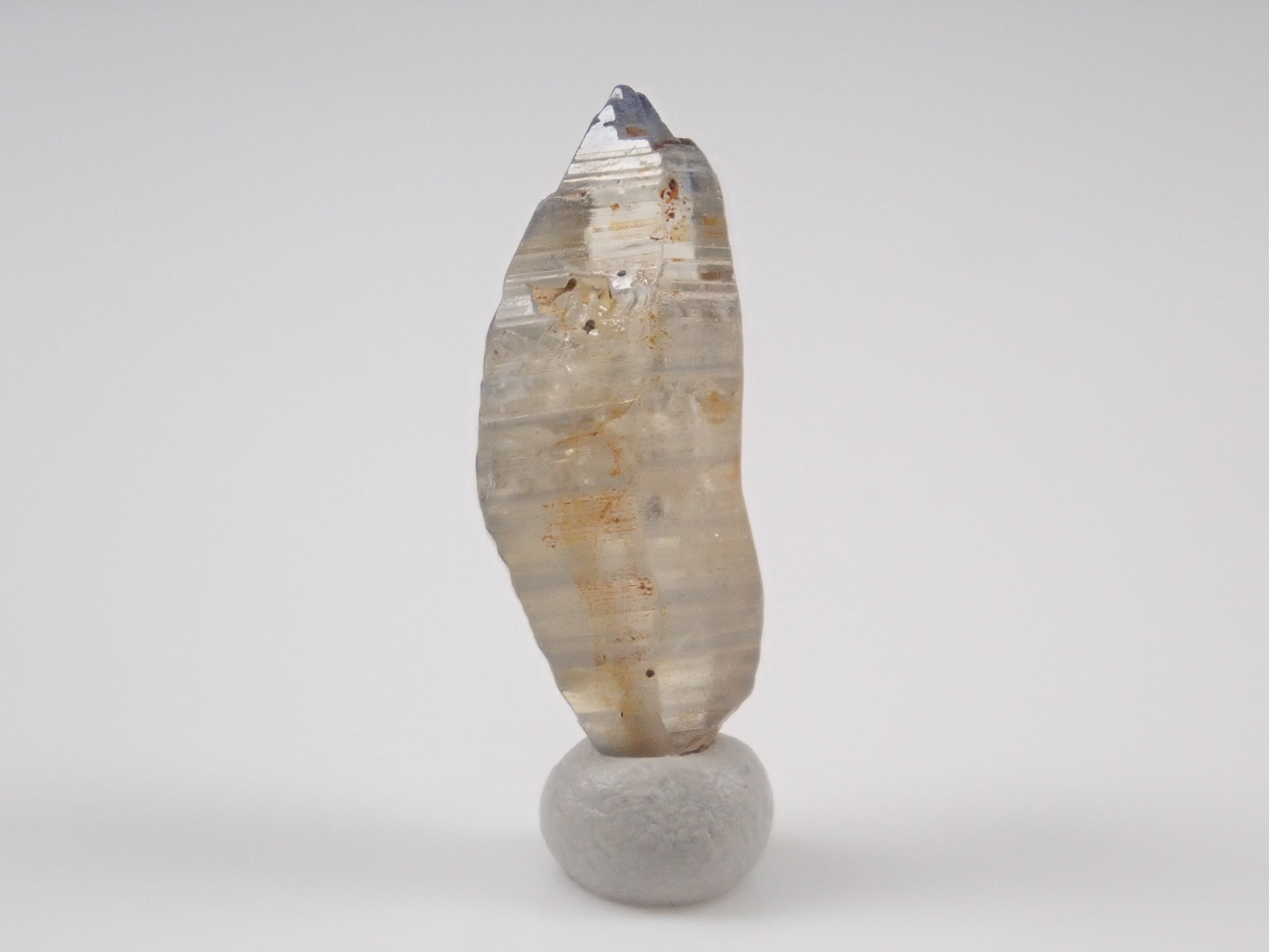 スリランカ産グラスボディ(サファイアクリスタル) 8.654ct原石