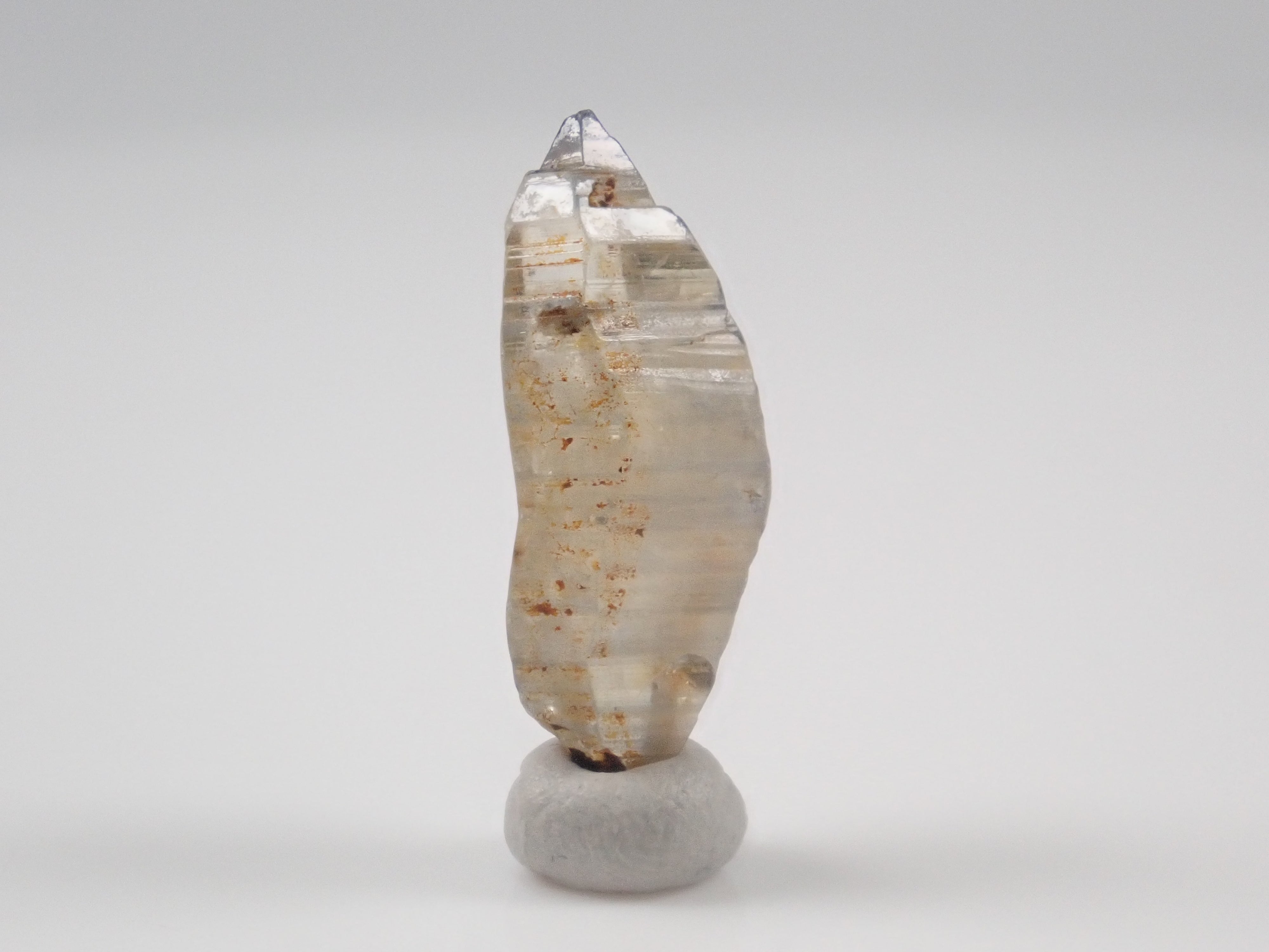 スリランカ産グラスボディ(サファイアクリスタル) 8.654ct原石