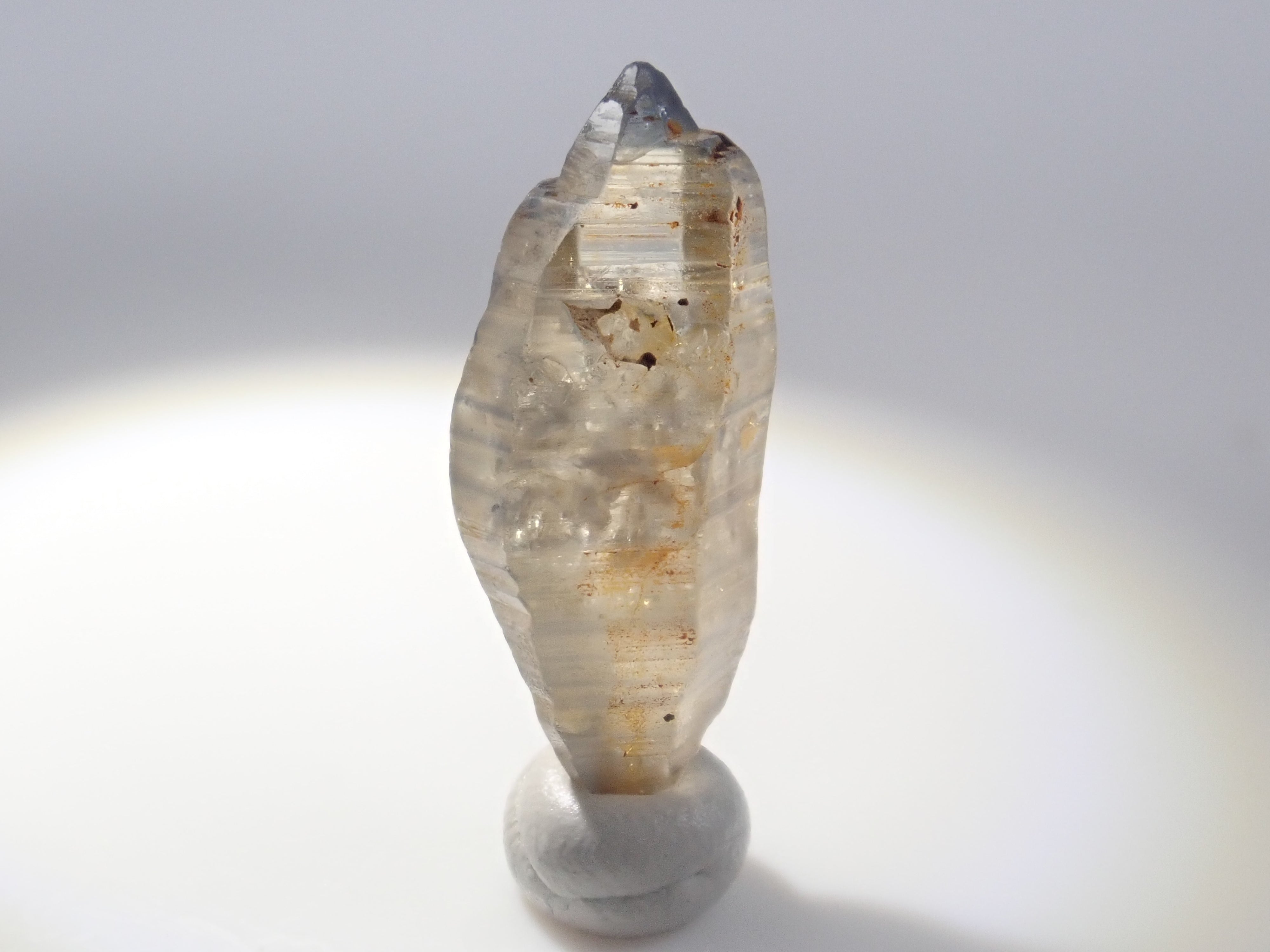 スリランカ産グラスボディ(サファイアクリスタル) 8.654ct原石