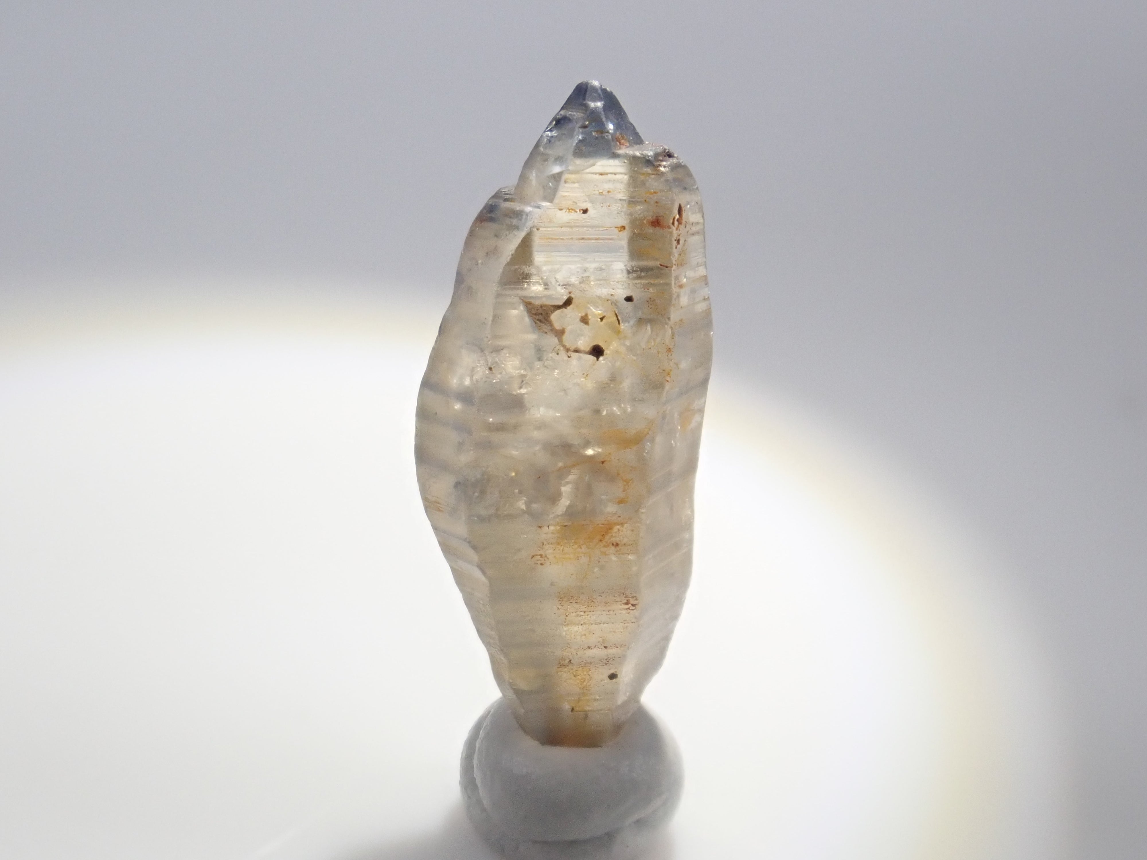 スリランカ産グラスボディ(サファイアクリスタル) 8.654ct原石