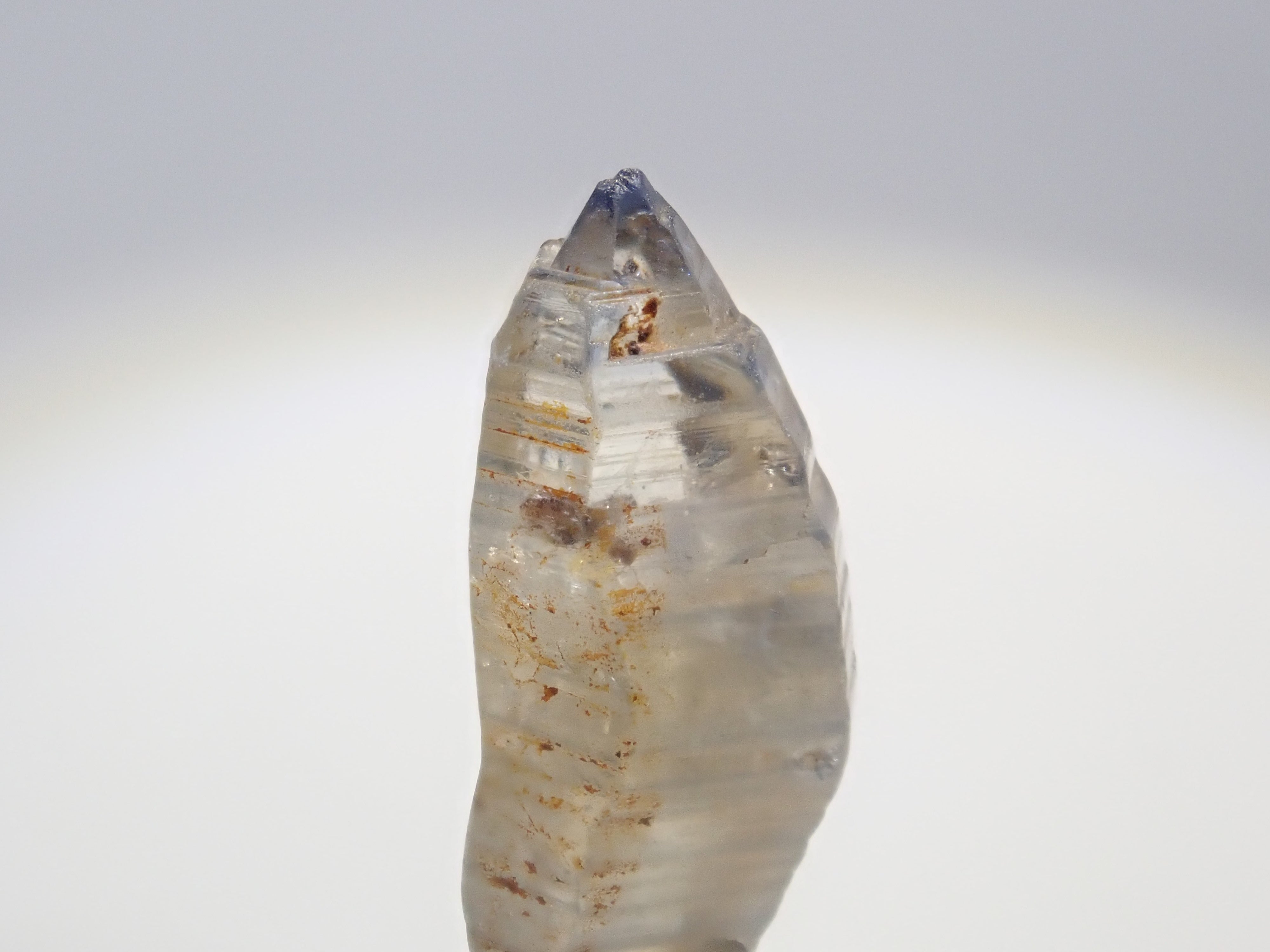 スリランカ産グラスボディ(サファイアクリスタル) 8.654ct原石