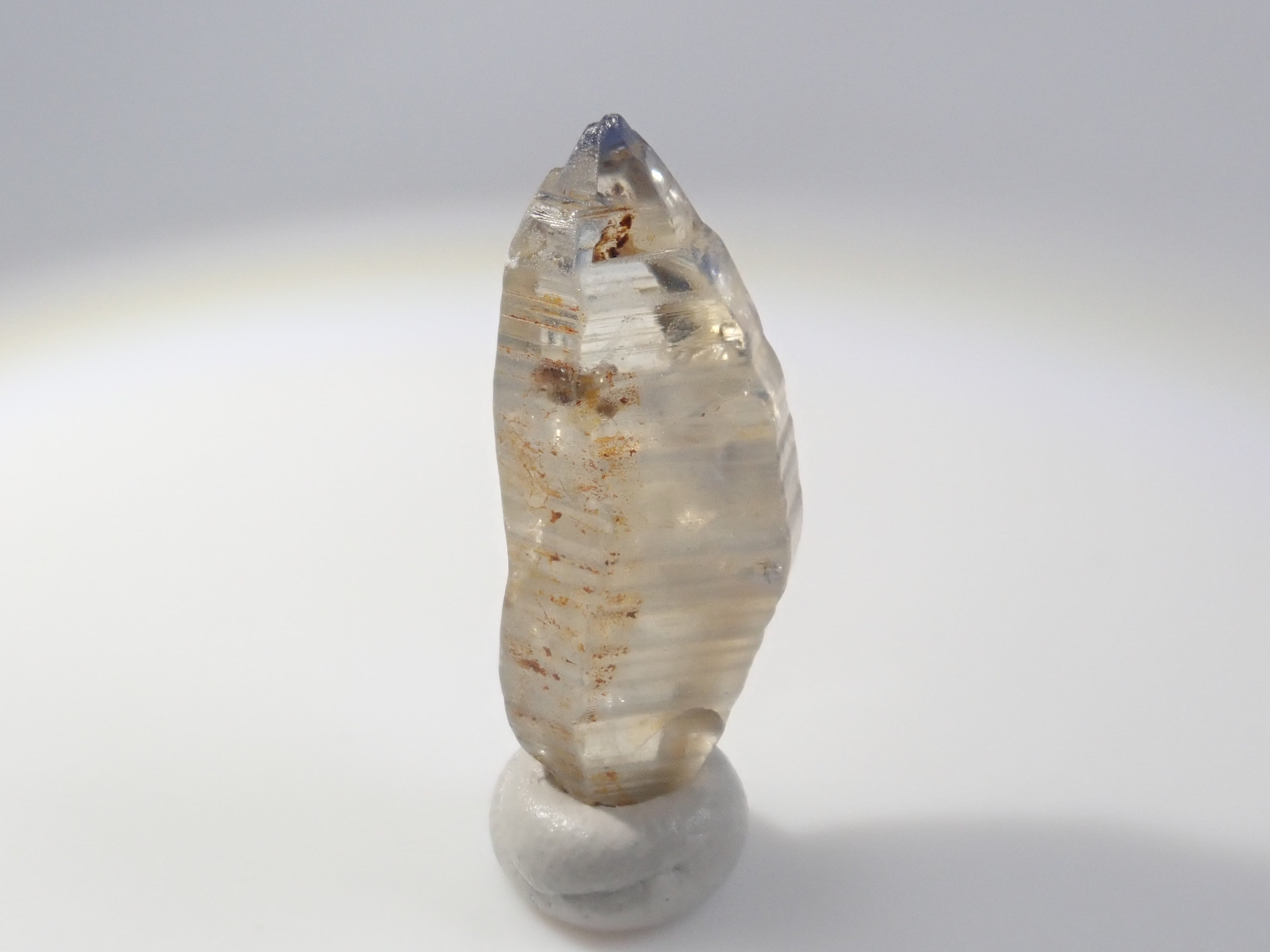 スリランカ産グラスボディ(サファイアクリスタル) 8.654ct原石