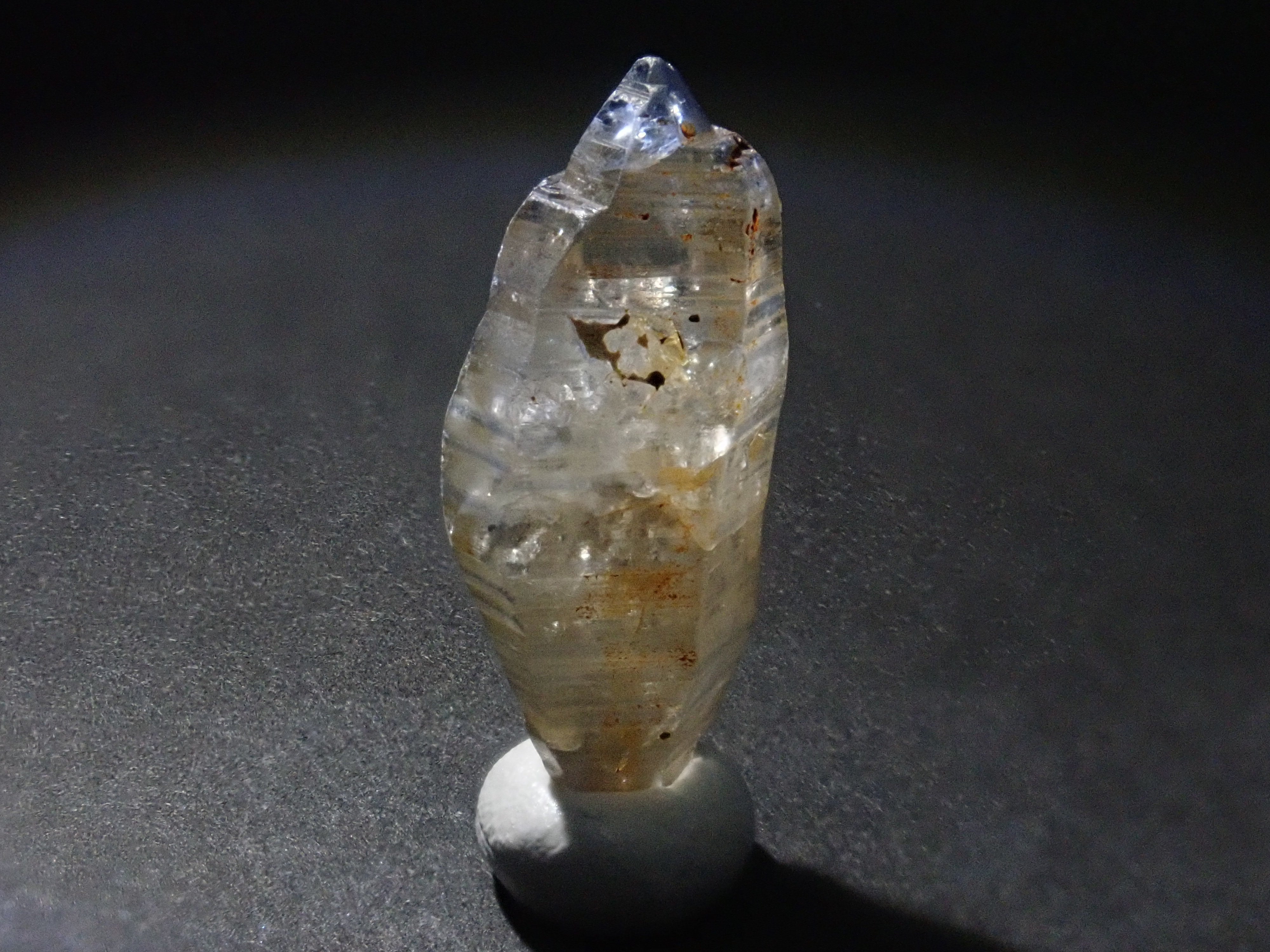 スリランカ産グラスボディ(サファイアクリスタル) 8.654ct原石