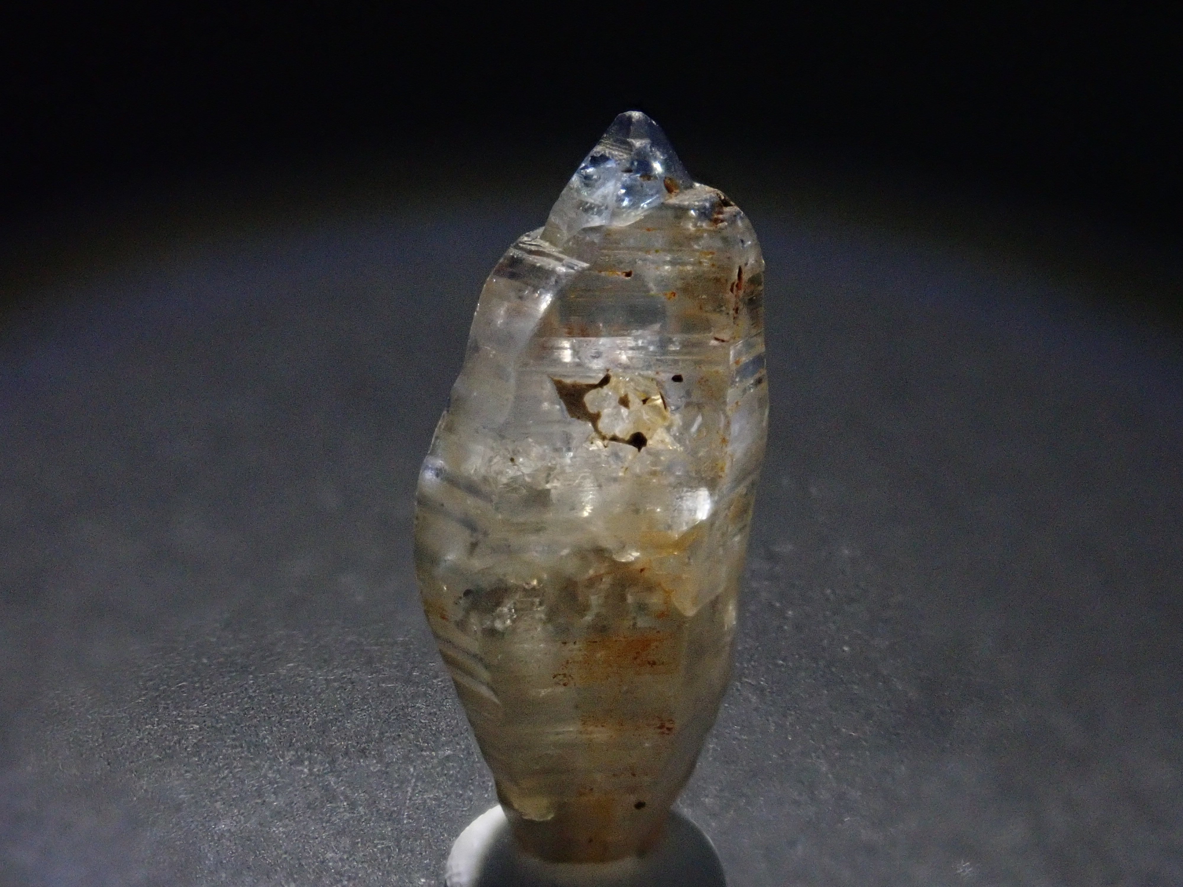 スリランカ産グラスボディ(サファイアクリスタル) 8.654ct原石