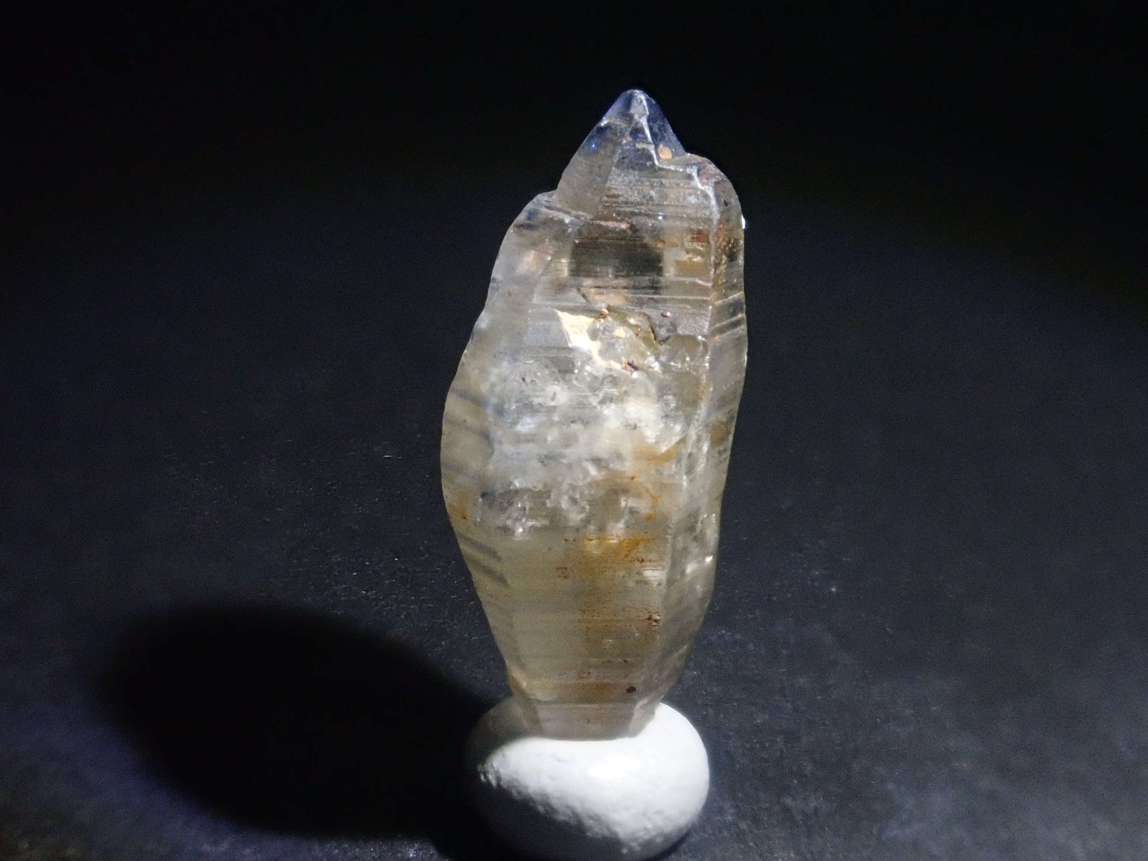 スリランカ産グラスボディ(サファイアクリスタル) 8.654ct原石