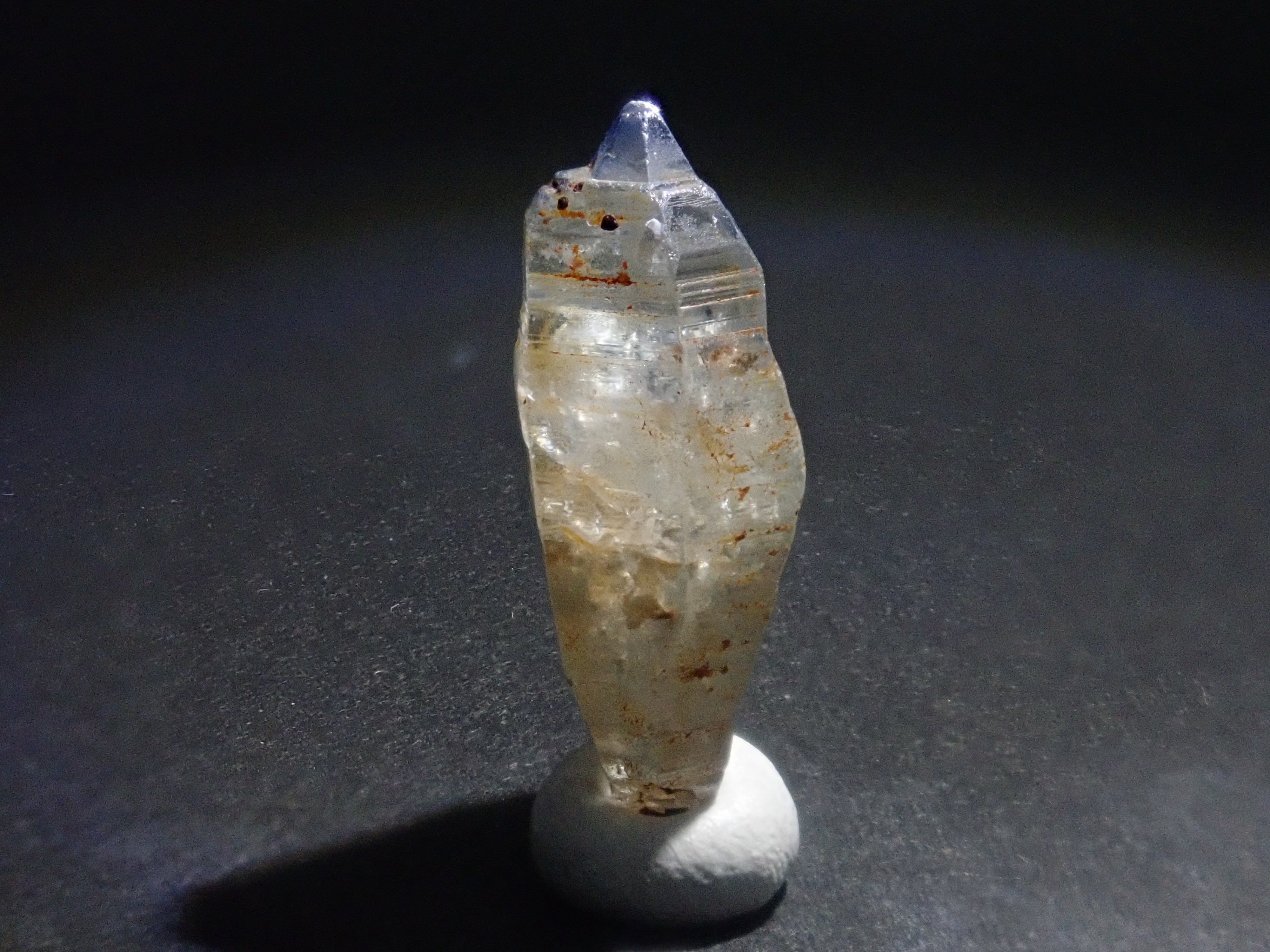 スリランカ産グラスボディ(サファイアクリスタル) 8.654ct原石