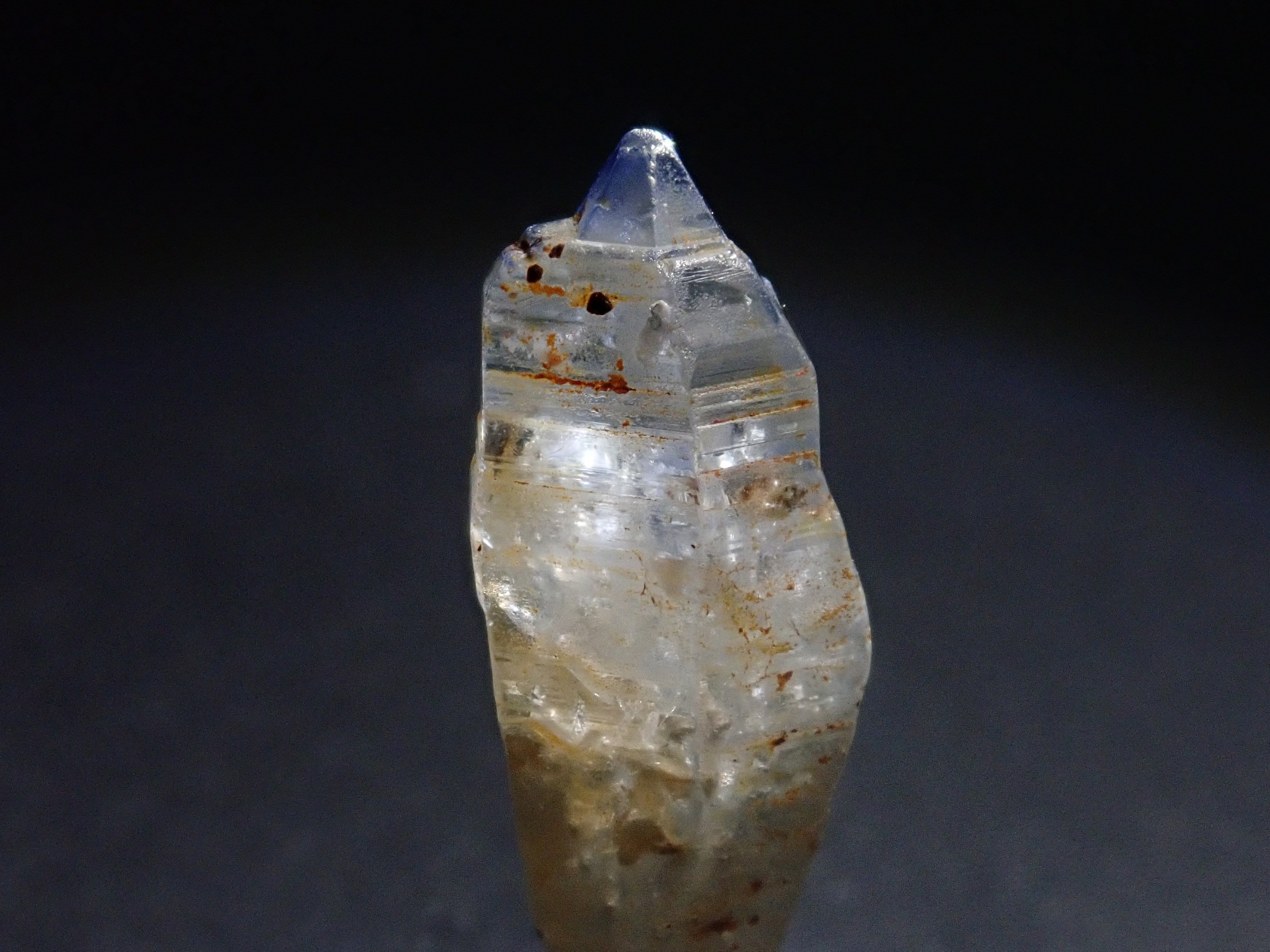 スリランカ産グラスボディ(サファイアクリスタル) 8.654ct原石