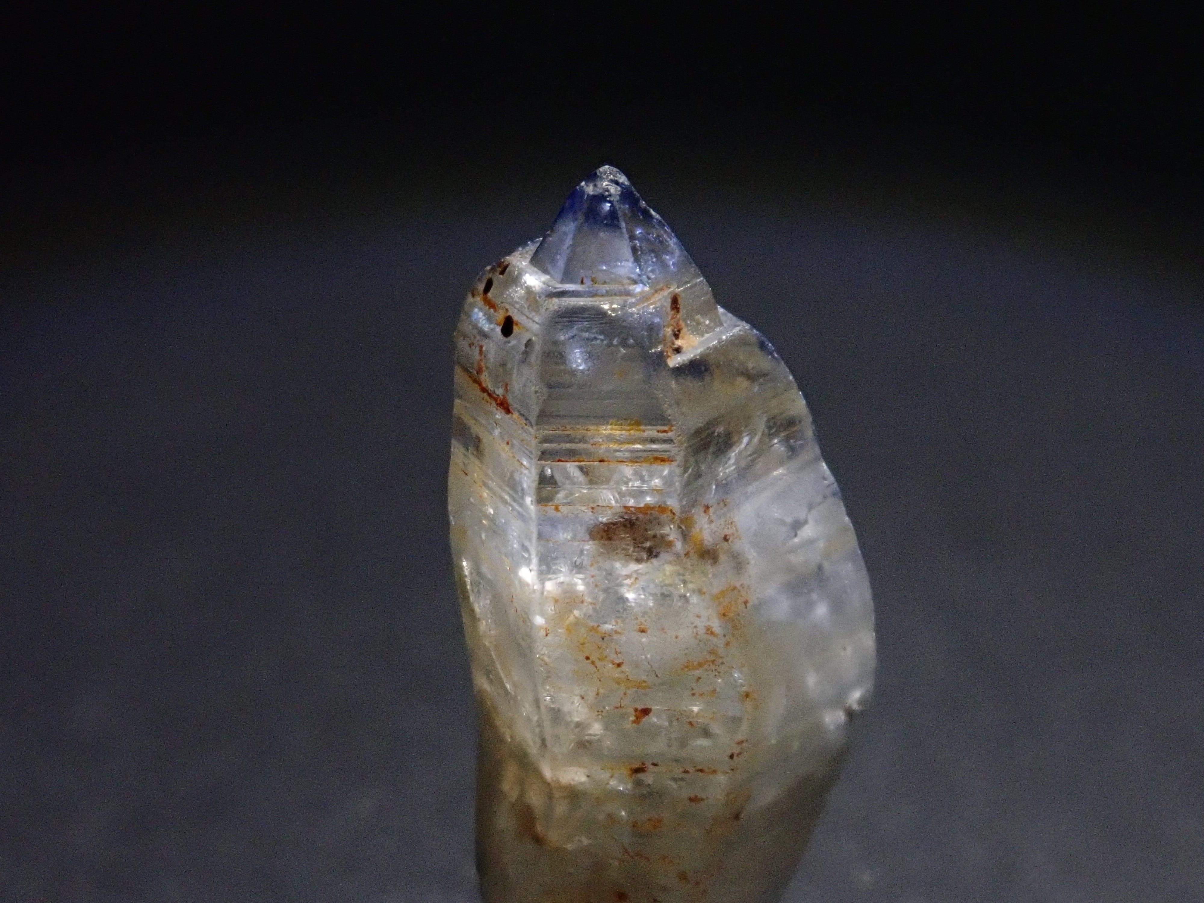 スリランカ産グラスボディ(サファイアクリスタル) 8.654ct原石