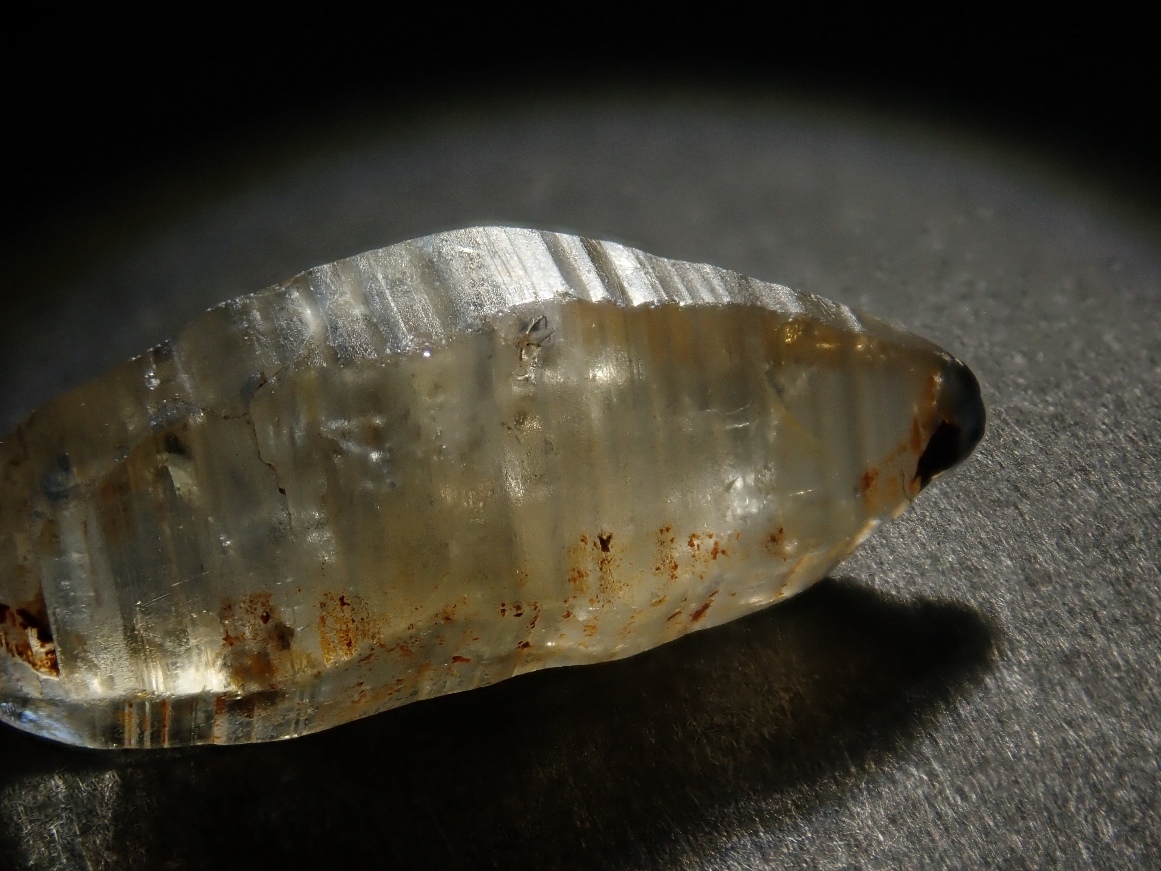 スリランカ産グラスボディ(サファイアクリスタル) 8.654ct原石