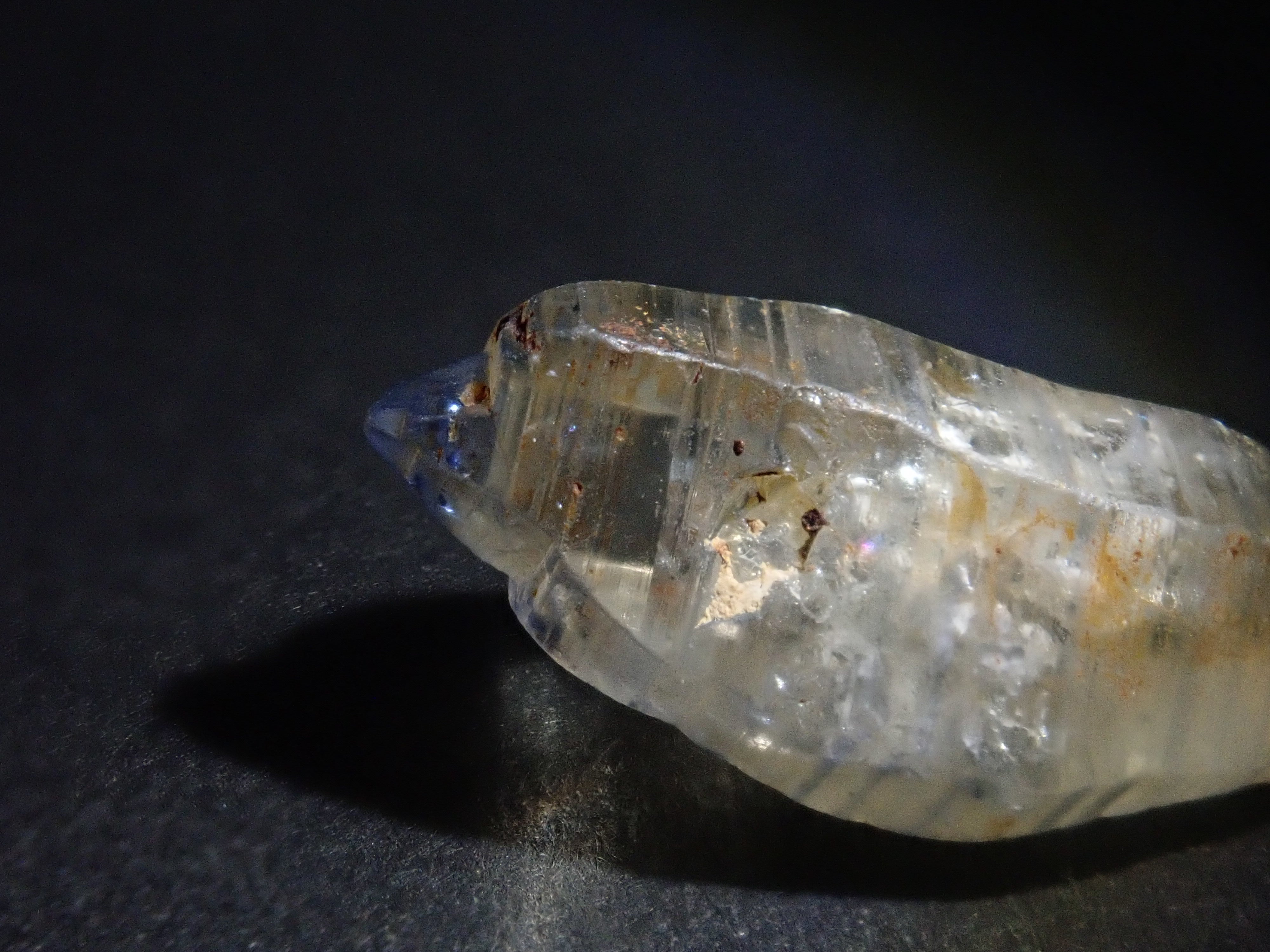 スリランカ産グラスボディ(サファイアクリスタル) 8.654ct原石