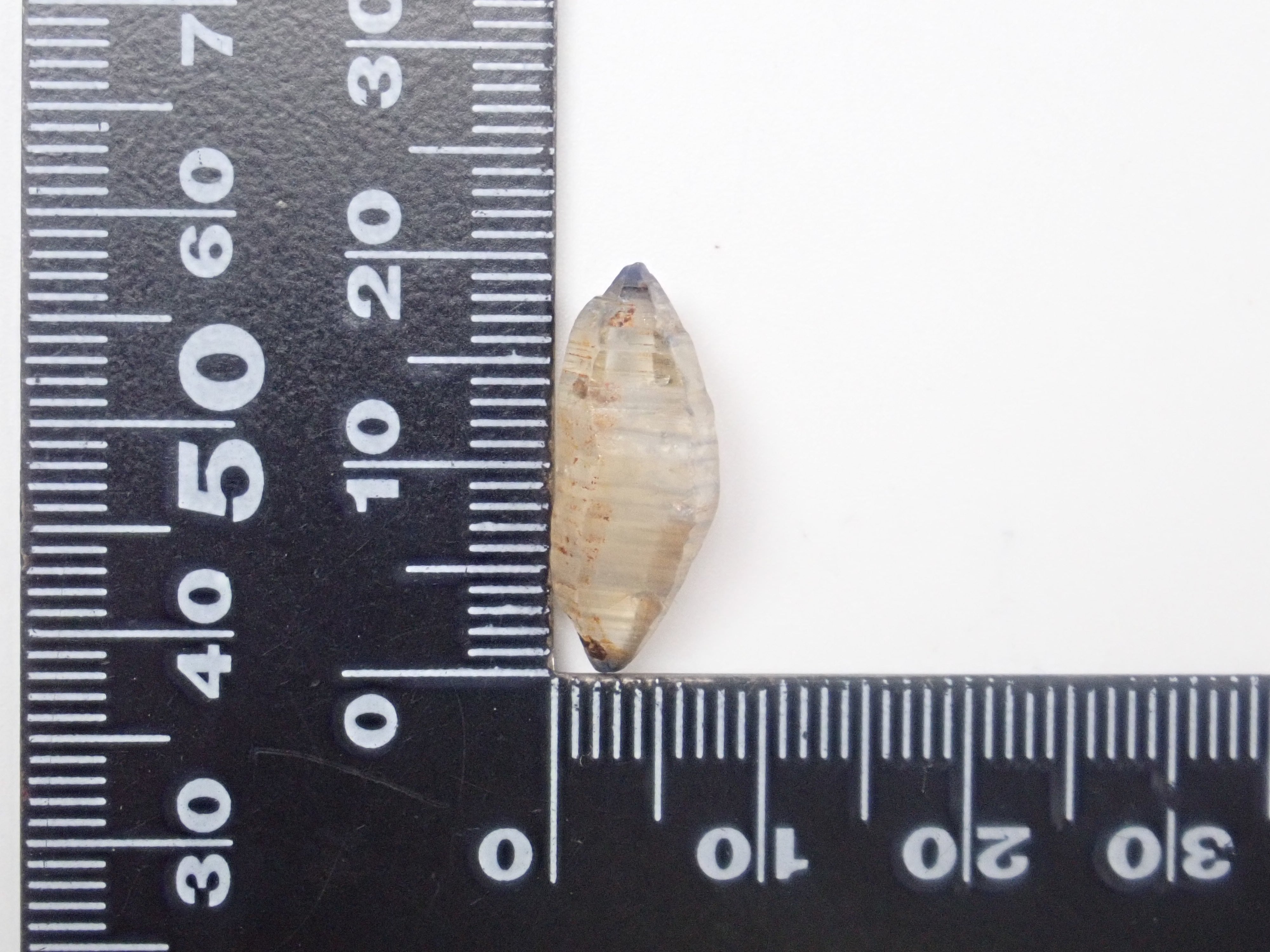 スリランカ産グラスボディ(サファイアクリスタル) 8.654ct原石