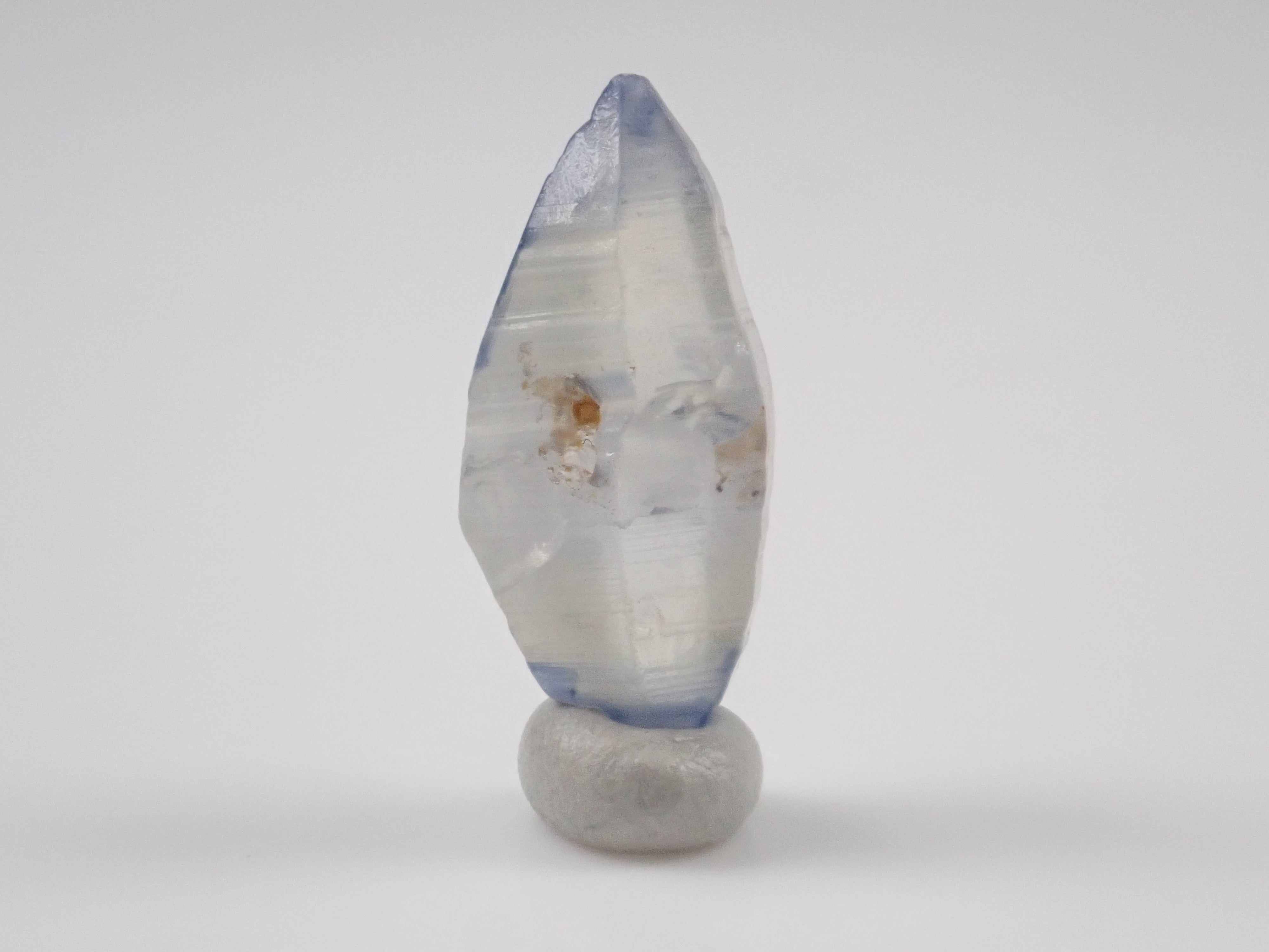 スリランカ産グラスボディ(サファイアクリスタル) 7.983ct原石